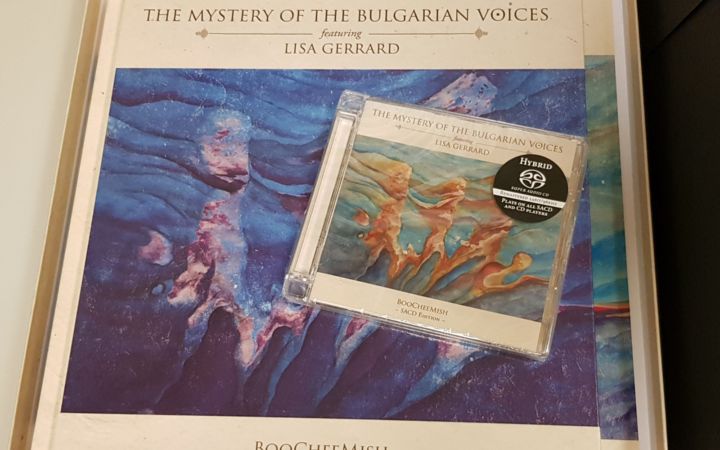 Libro sobre Bulgaria y CD’s de música