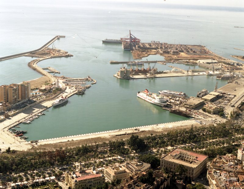 vistadelpuertoyciudaddesdecentro.jpg