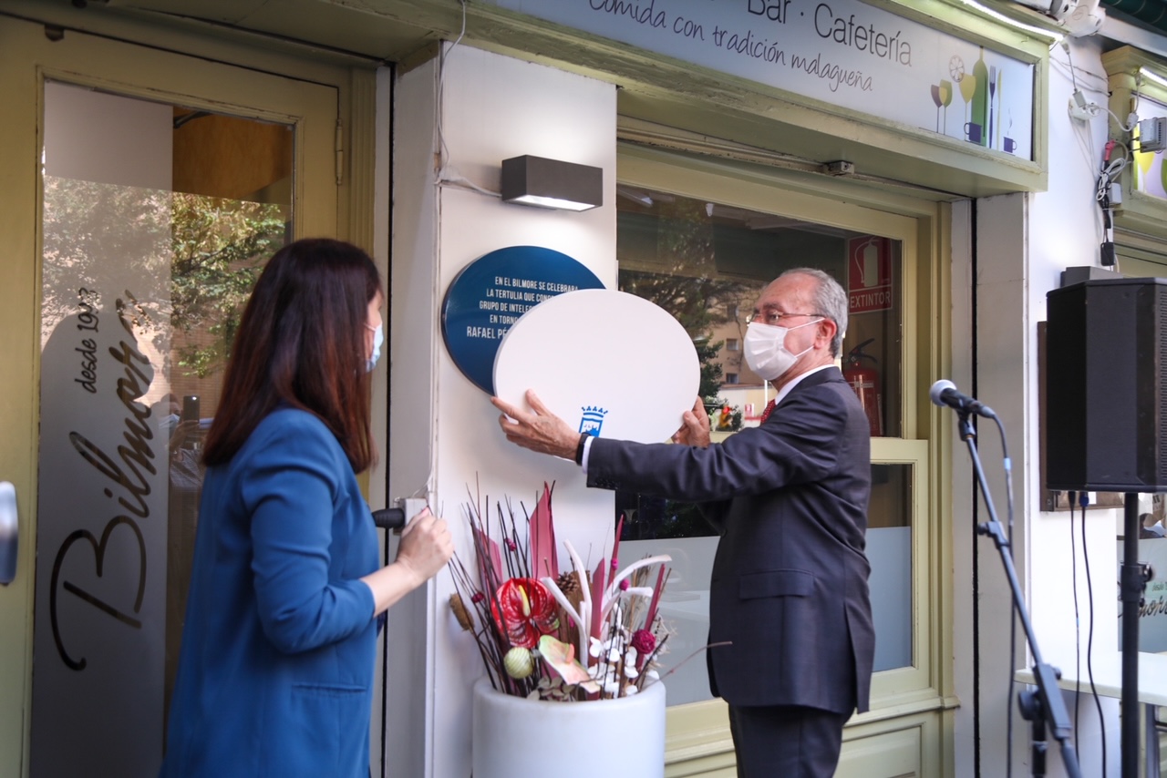 EL RESTAURANTE BILMORE, LUGAR DE LAS TERTULIAS DE RAFAEL PÉREZ ESTRADA, ACOGE LA NUEVA PLACA ...