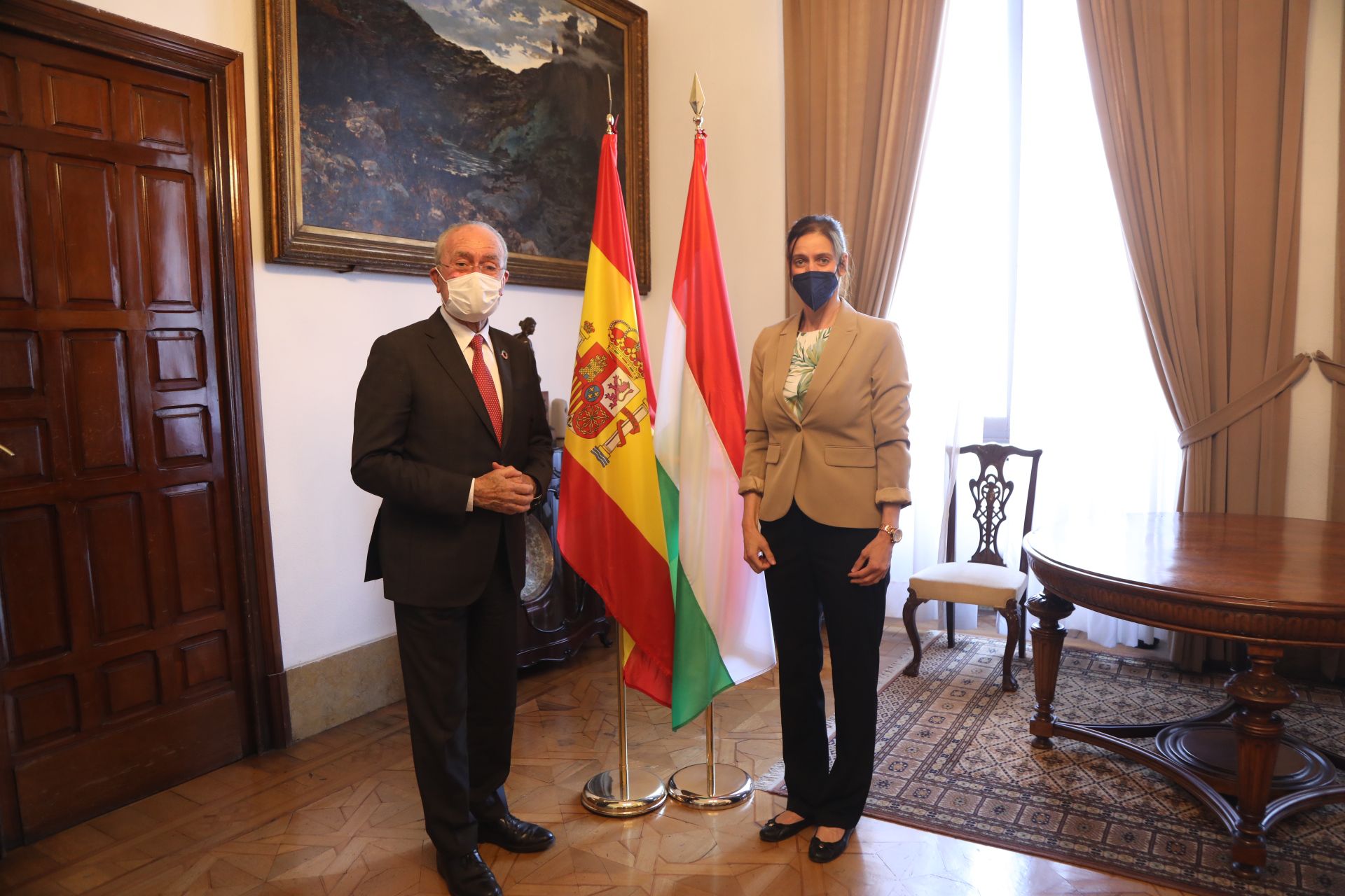 EL ALCALDE RECIBE A LA CÓNSUL DE HUNGRÍA EN MÁLAGA