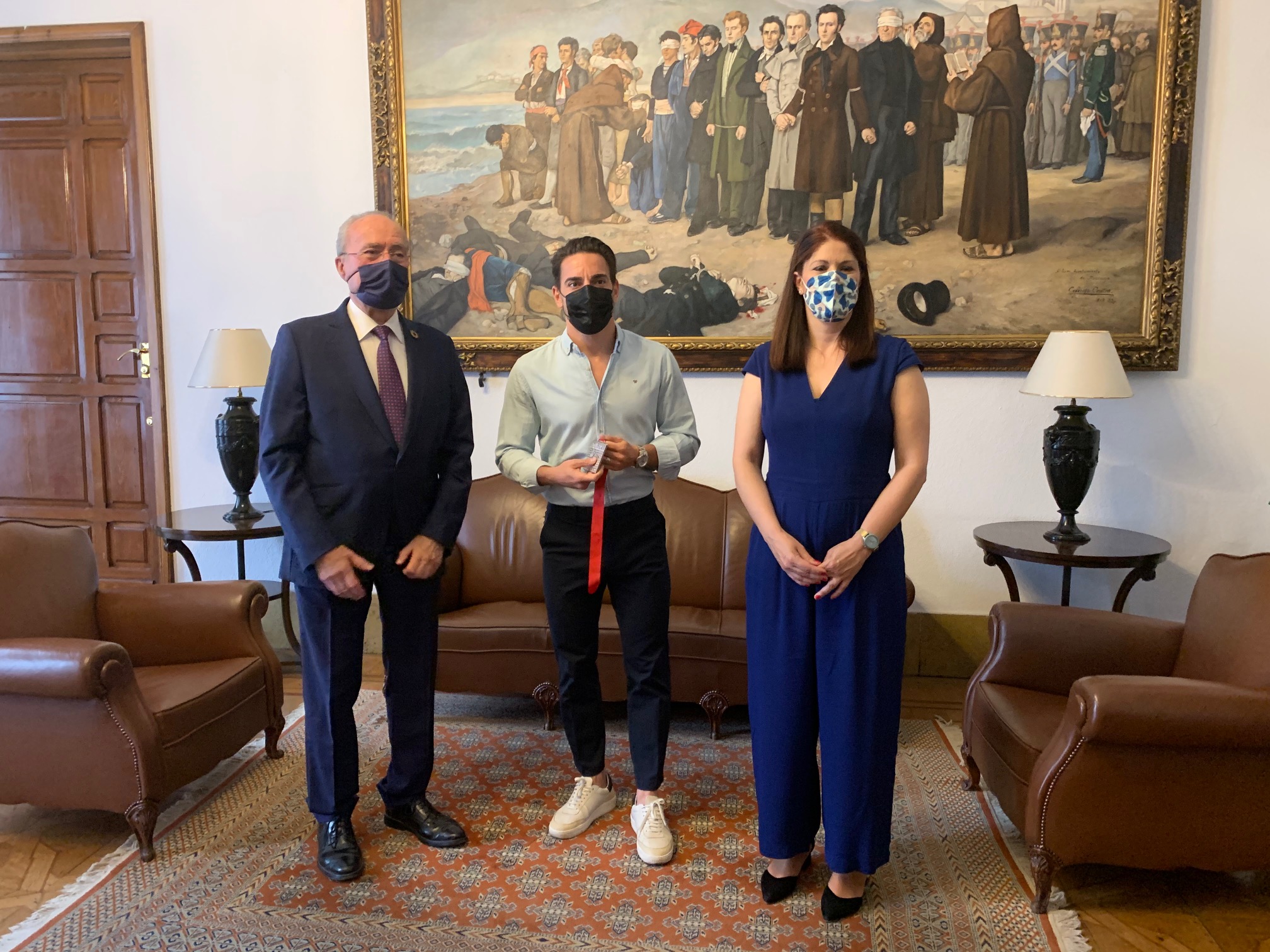 EL ALCALDE DE MÁLAGA RECIBE AL DEPORTISTA DAMIÁN QUINTERO