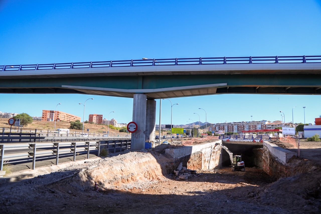 EL ALCALDE VISITA LAS OBRAS DEL VIAL PARALELO A LA MA-20 DE ACCESO DE LA AUTOVÍA QUE SE ...