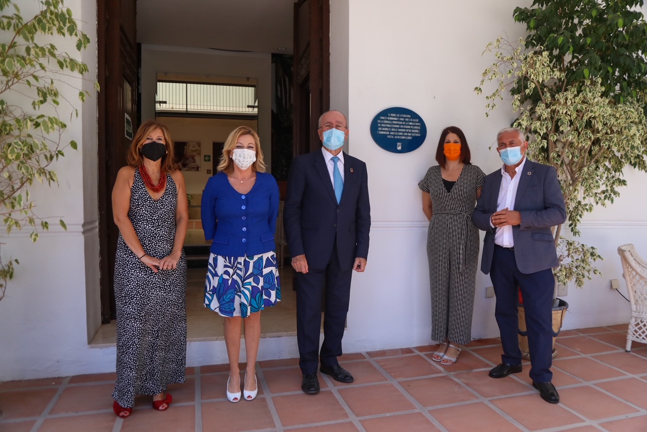 ERNEST HEMINGWAY PROTAGONIZA LA NUEVA PLACA DEL PLAN ‘MÁLAGA HACE HISTORIA’ EN LA CÓNSULA (Abre en ventana nueva)