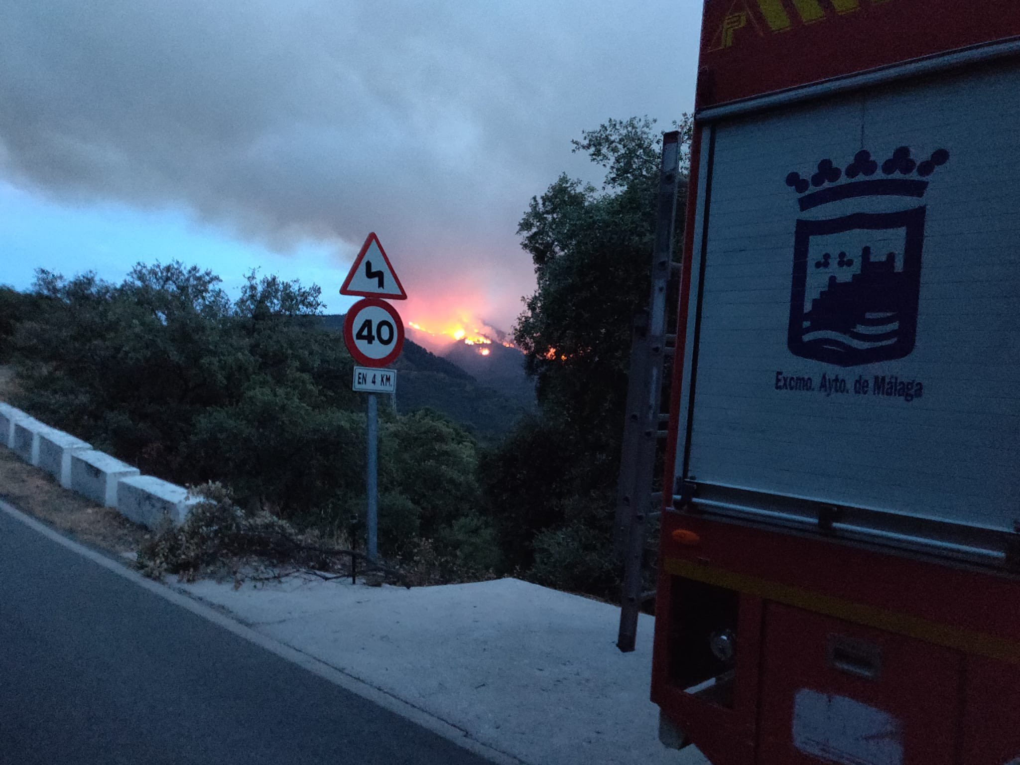 COLABORACIÓN MUNICIPAL PARA AYUDAR A LA EXTINCIÓN DEL INCENDIO DE SIERRA BERMEJA