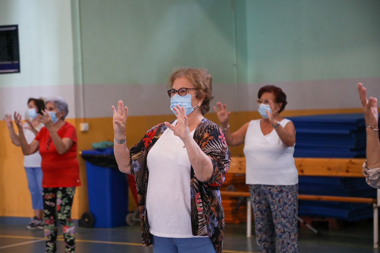 CUARENTA MAYORES INICIAN LOS PROGRAMAS DE SALUD Y DEPORTE EN LA BARRIADA DE EL PALO