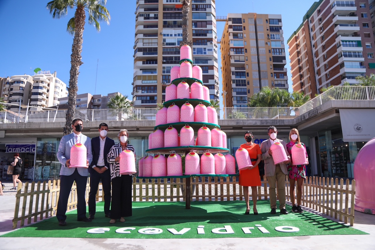 AYUNTAMIENTO, ECOVIDRIO Y MUELLE UNO PRESENTAN LA CAMPAÑA SOLIDARIA ‘RECICLA VIDRIO POR ELLAS’ ...