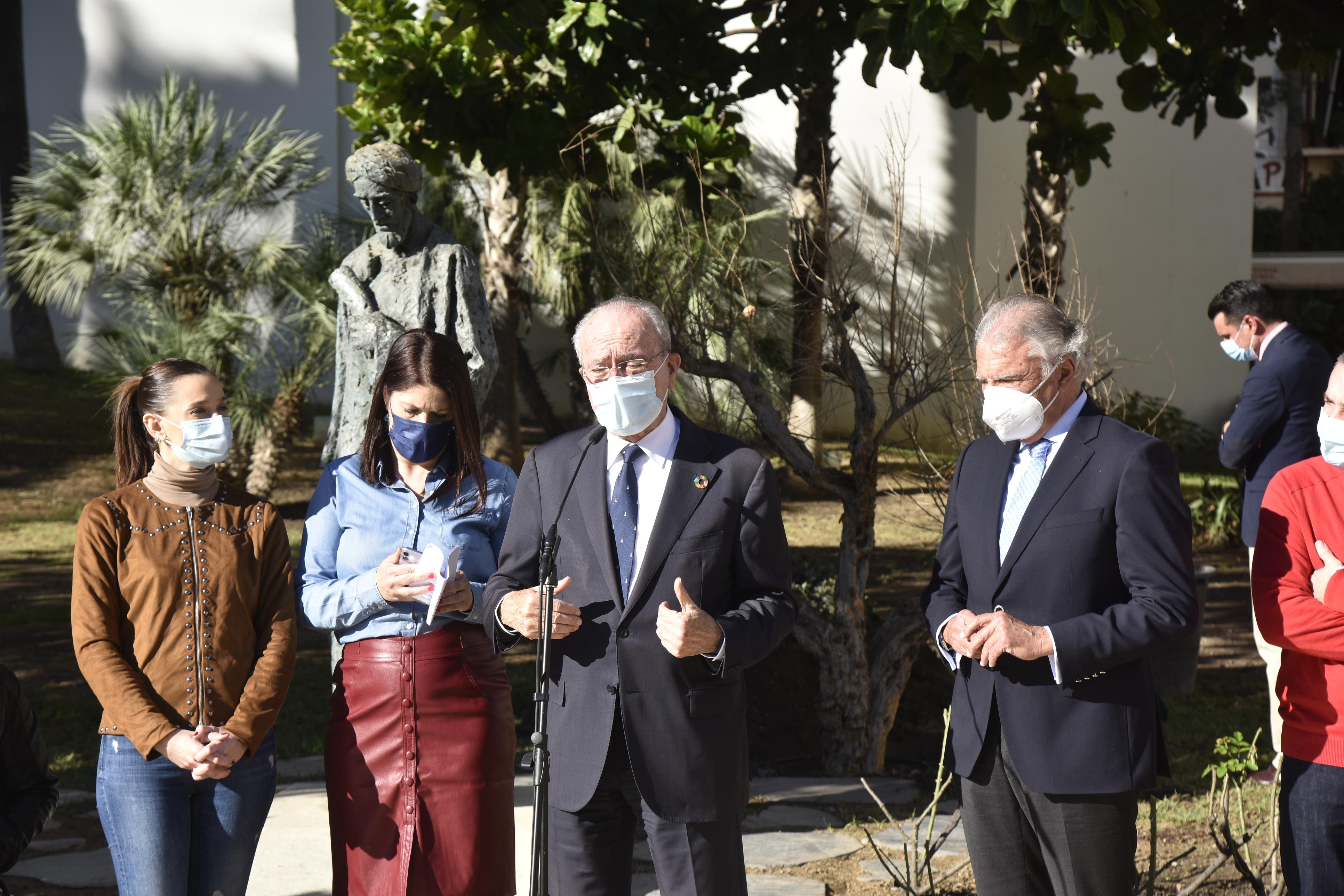 EL AYUNTAMIENTO PONE EL COLOFÓN A LOS ACTOS DEL MILENARIO DE IBN GABIROL CON LA PLANTACIÓN DE UN GRANADO  (Abre en ventana nueva)