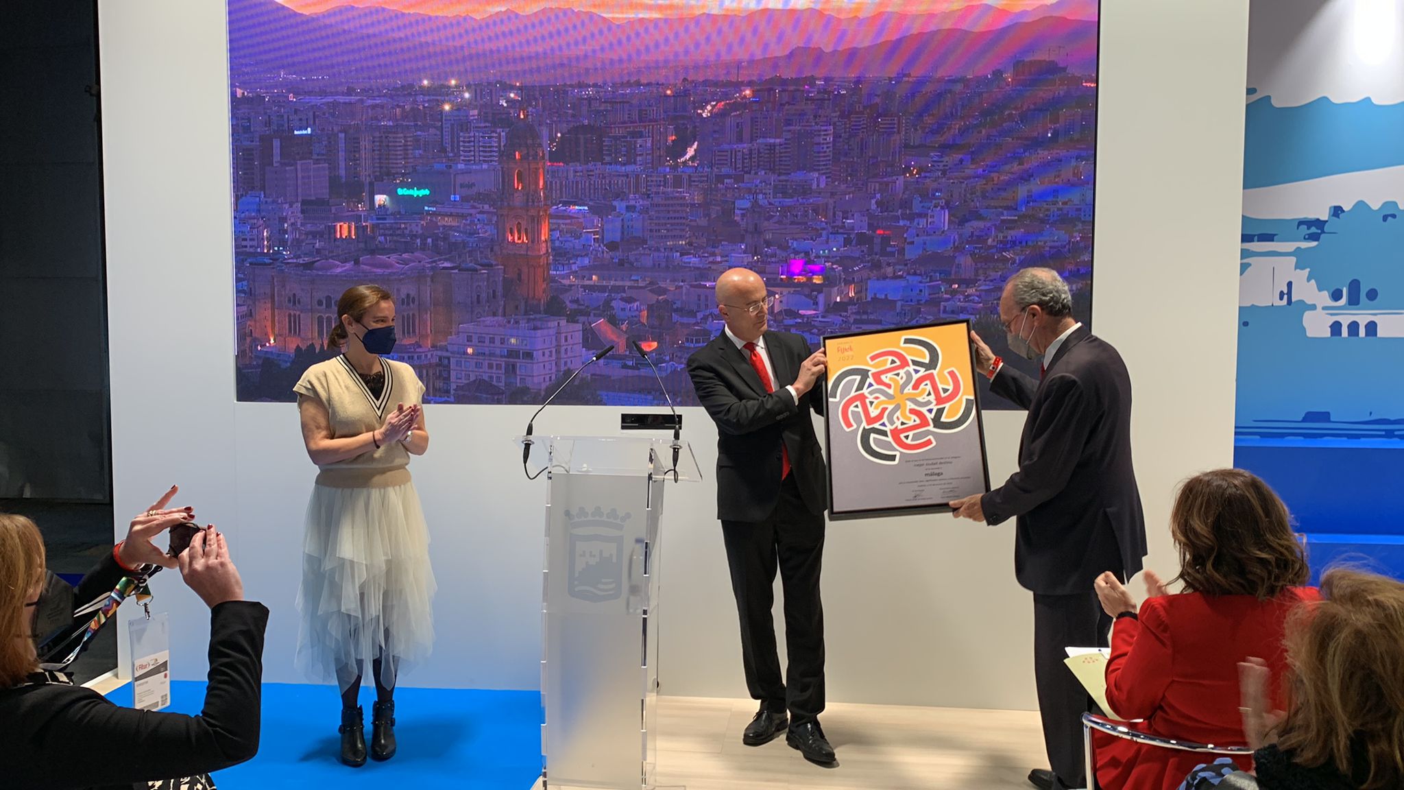 MÁLAGA RECIBE EL PREMIO FIJET 2022 A LA MEJOR CIUDAD DESTINO POR PARTE DE LA ASOCIACIÓN ...