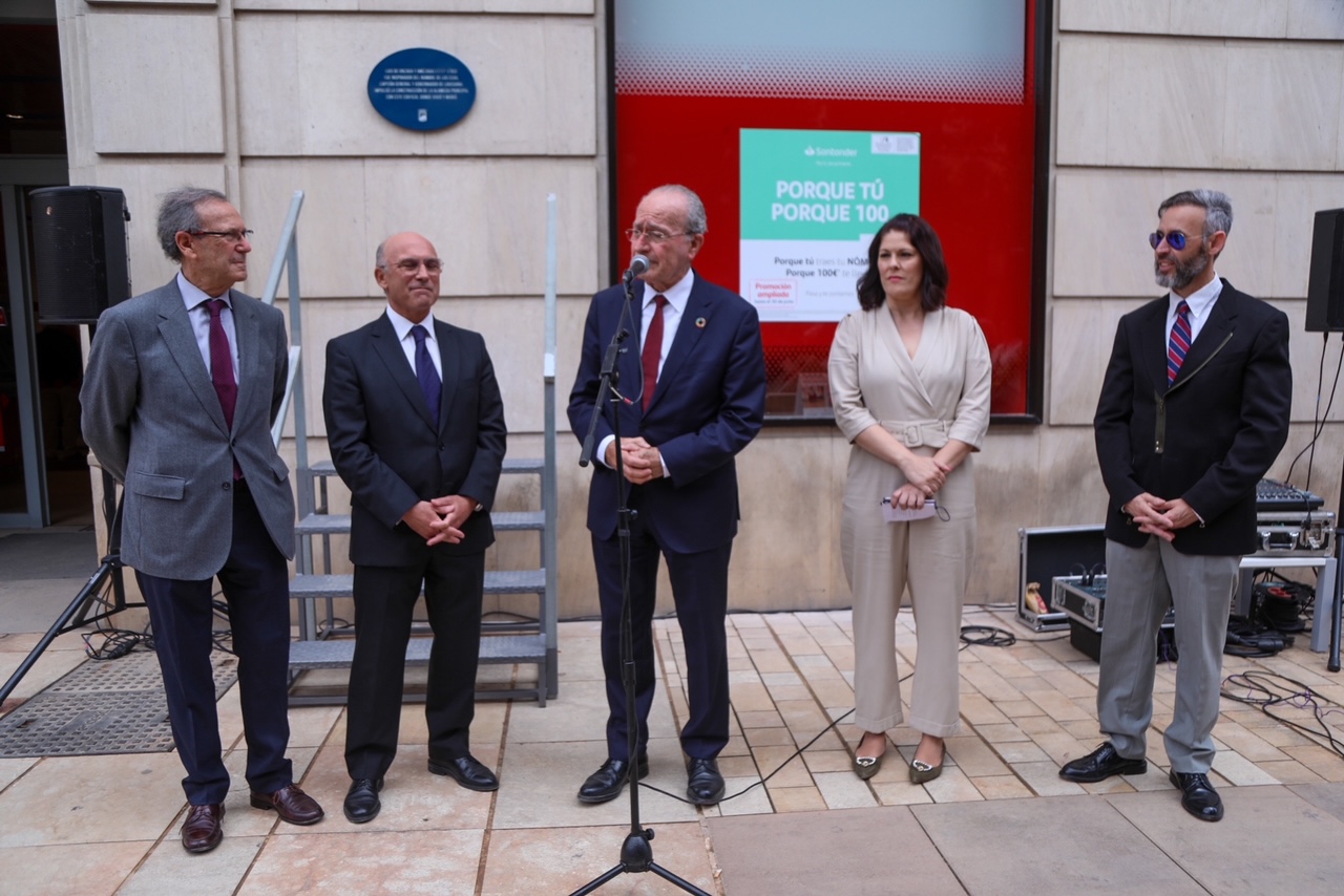 EL AYUNTAMIENTO HOMENAJEA A LUIS DE UNZAGA POR SU CONTRIBUCIÓN AL NACIMIENTO DE ESTADOS UNIDOS CON UNA PLACA DEL PLAN ‘MÁLAGA HACE HISTORIA’  (Abre en ventana nueva)