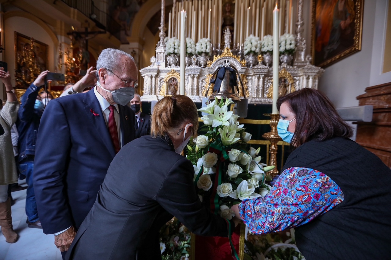 LA VIRGEN DE LAS PENAS VOLVERÁ A LUCIR UN MANTO ELABORADO POR EL SERVICIO DE PARQUES Y JARDINES ...