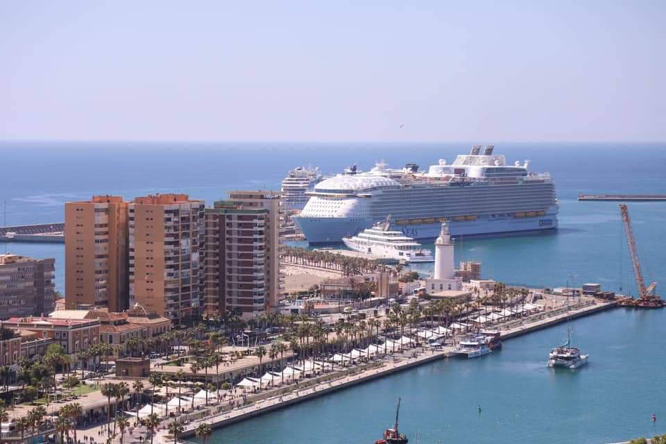 EL ‘WONDER OF THE SEAS’ REALIZA EN LA CIUDAD SU PRIMERA PARADA EN ESPAÑA Y ELIGE MÁLAGA COMO ...