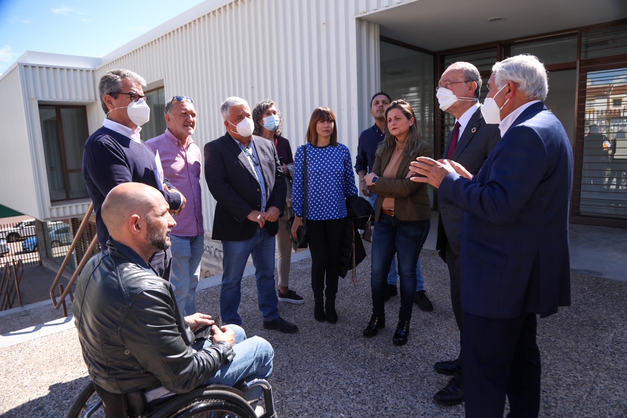 VISITA A LOS TALLERES QUE SE IMPARTEN EN EL CENTRO DE USOS MÚLTIPLES DEL DISTRITO DE CHURRIANA