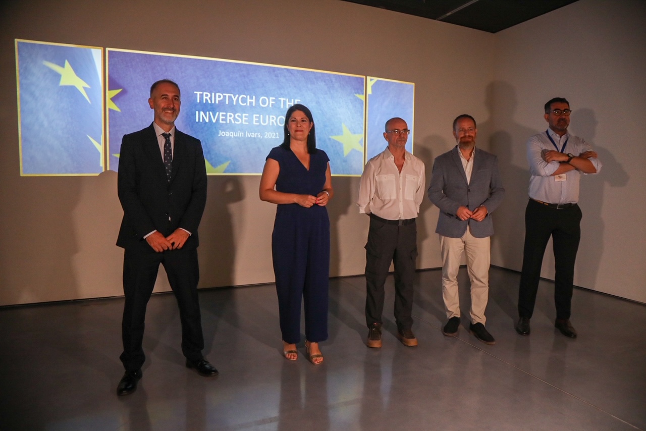 EL CENTRE POMPIDOU MÁLAGA PRESENTA LA VIDEOPROYECCIÓN TRIPTYCH OF THE INVERSE EUROPE DE JOAQUÍN IVARS (Abre en ventana nueva)