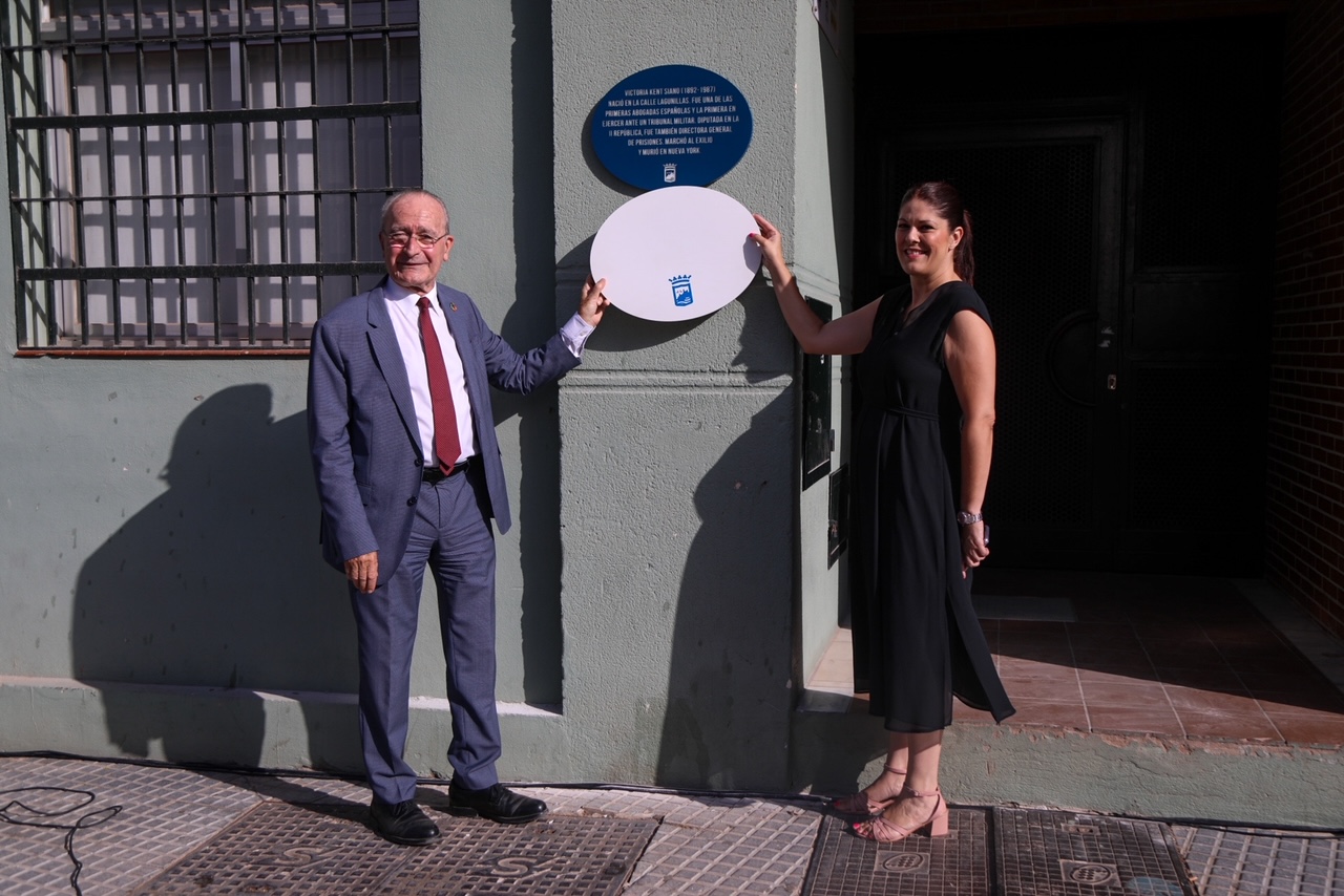 EL AYUNTAMIENTO HOMENAJEA A VICTORIA KENT CON LA COLOCACIÓN DE UNA PLACA DEL PLAN ‘MÁLAGA HACE HISTORIA’  (Abre en ventana nueva)
