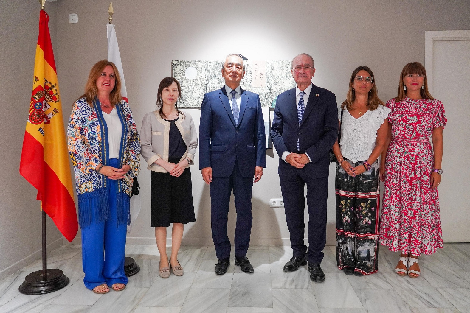 EL EMBAJADOR DE JAPÓN, KENJI HIRAMATSU, VISITA LA EXPOSICIÓN ‘TESOROS SOBRE SEDA. ENSOÑACIONES ORIENTALES’ EN LAS SALAS MINGORANCE (Abre en ventana nueva)