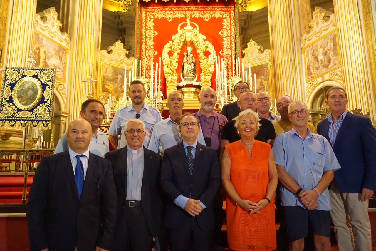 SERVICIOS OPERATIVOS PARTICIPA EN LA REMODELACIÓN DEL ALTAR DE CULTOS DE LA PATRONA DE LA CIUDAD