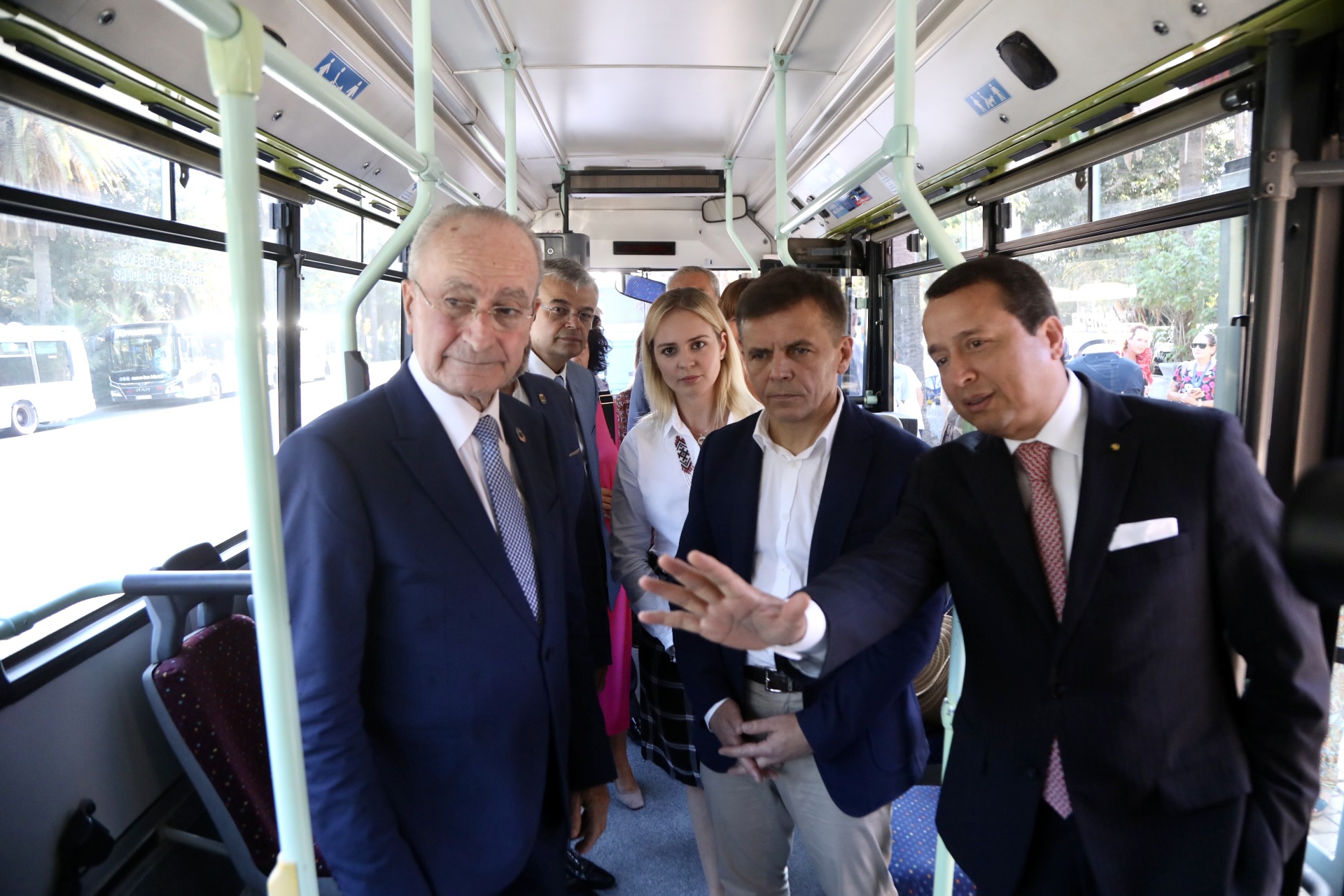 EL AYUNTAMIENTO CEDE DOS AUTOBUSES DE LA EMT A LA CIUDAD UCRANIANA DE ZHYTOMYR