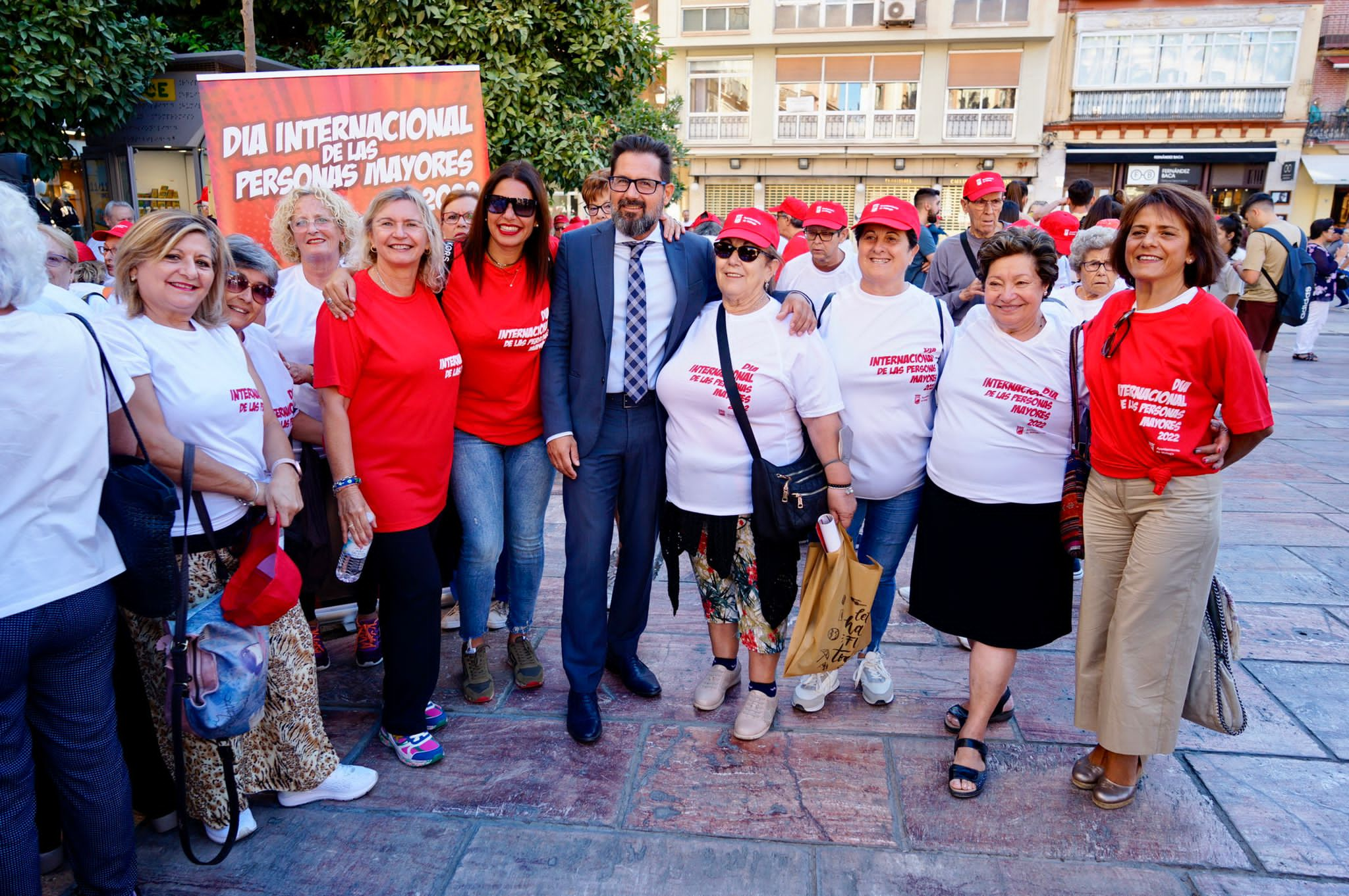 EL AYUNTAMIENTO CONMEMORA EL DÍA DE LAS PERSONAS MAYORES CON UNA CAMINATA SOLIDARIA, ...