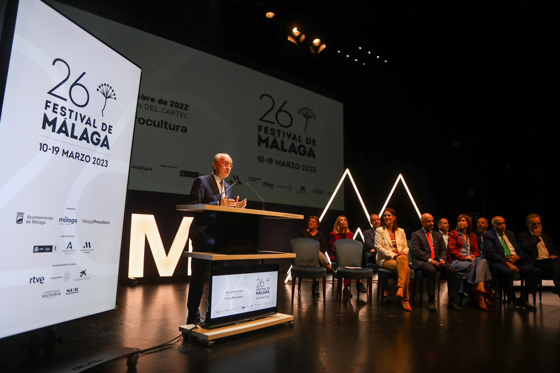 EL DISEÑADOR MALAGUEÑO ADÁN MIRANDA INDAGA EN LAS EMOCIONES DEL CINE EN EL CARTEL DEL 26 FESTIVAL DE MÁLAGA


 (Abre en ventana nueva)