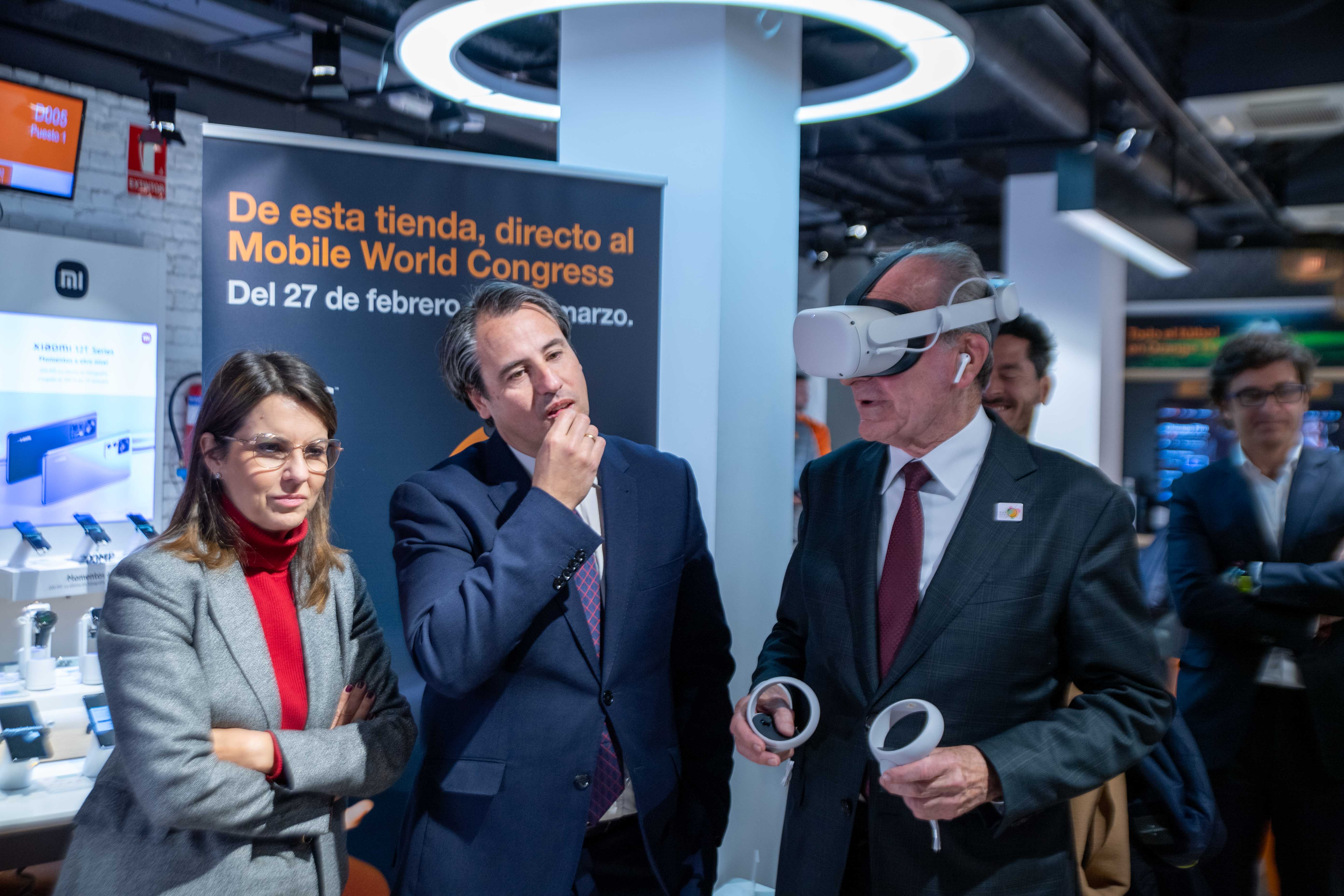 EL ALCALDE SE CONECTA CON LA INAUGURACIÓN DEL MOBILE WORLD CONGRESS DESDE UNA TIENDA ORANGE EN
 ...