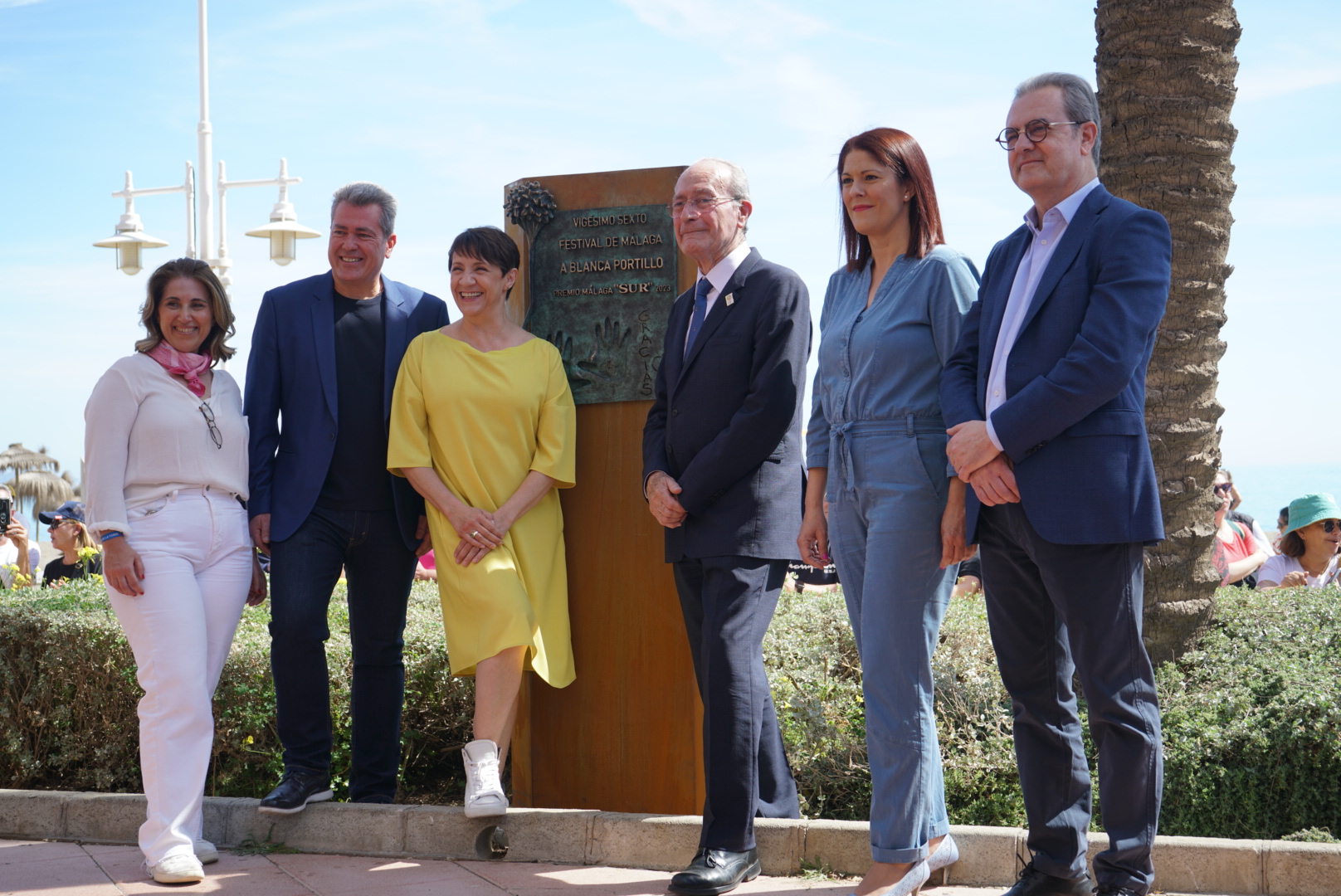 DESCUBRIMIENTO DEL MONOLITO PREMIO MÁLAGA - SUR  DEDICADO A BLANCA PORTILLO
 (Abre en ventana nueva)