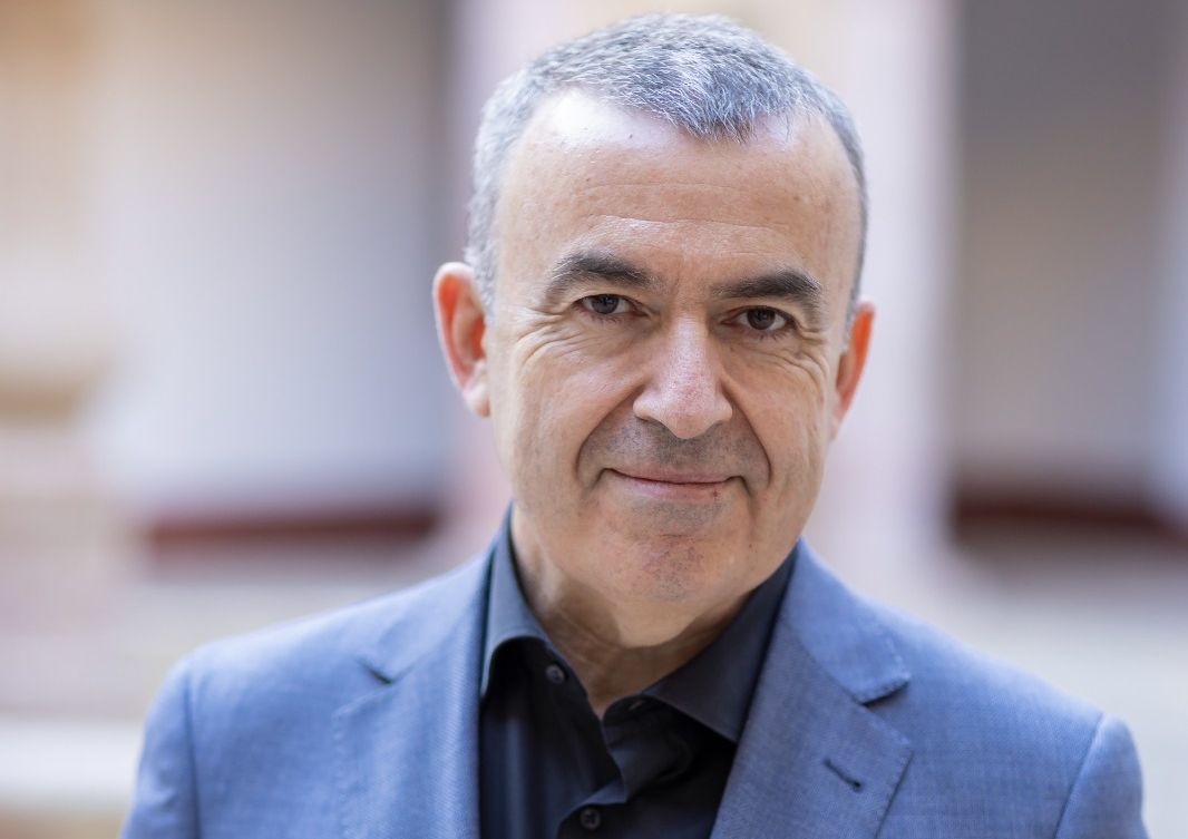 LORENZO SILVA CELEBRA LOS 25 AÑOS DE SU SERIE POLICIACA CON UNA CATA LITERARIA EN LA SEMANA CULTURAL DE CRUZ DEL HUMILLADERO (Abre en ventana nueva)