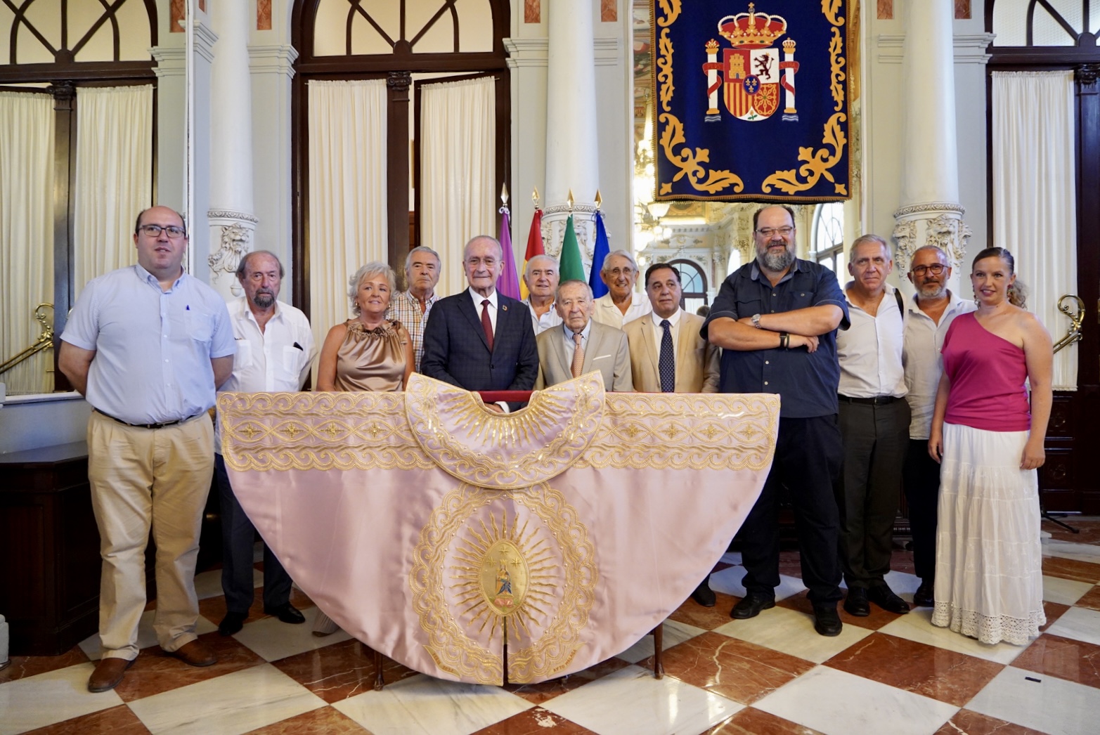 EL AYUNTAMIENTO DE MÁLAGA PRESENTA EL CAPOTE DE PASEO A LA MEJOR FAENA TAURINA DE LA FERIA DE 2022