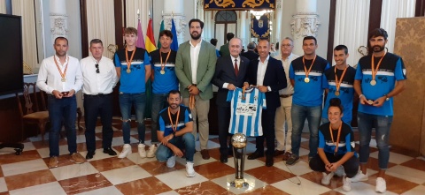 Recepción en el Ayuntamiento al equipo Club Deportivo Enpie Málaga Fútbol Playa, por su ascenso ...