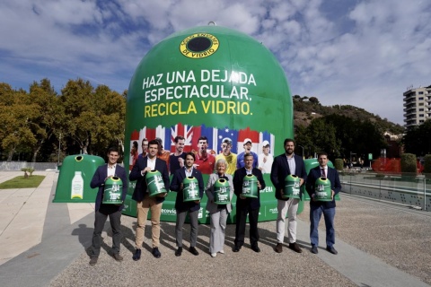 Ecovidrio, ITF y el Ayuntamiento de Málaga premian el reciclaje de vidrio intercambiando ...