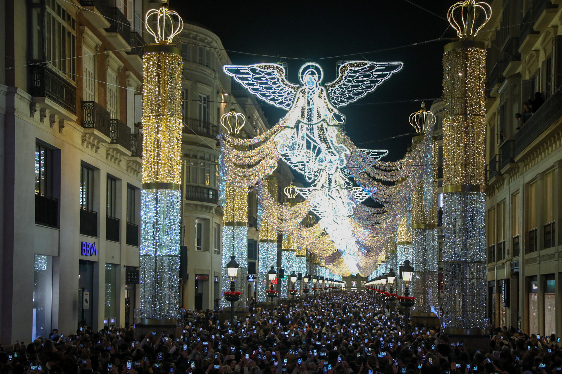 MÁLAGA ENCIENDE MAÑANA SU ALUMBRADO NAVIDEÑO CON NUEVA DECORACIÓN EN GRAN PARTE DEL CENTRO Y ...