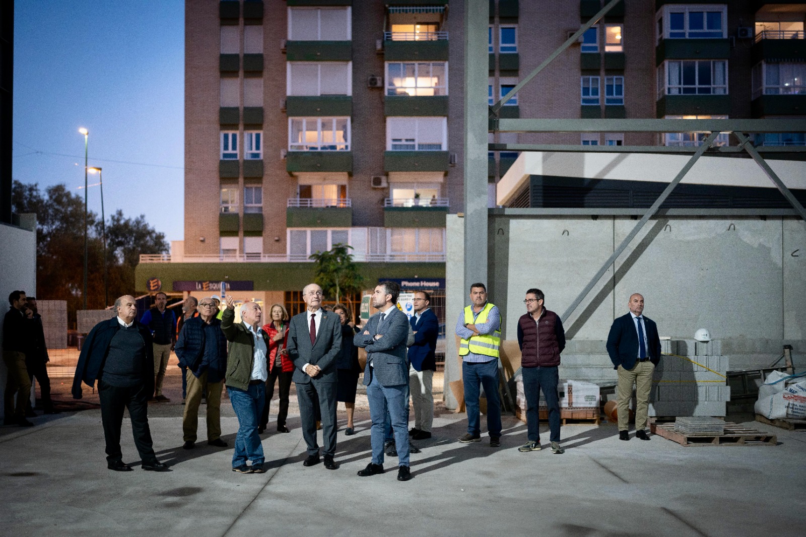 LAS OBRAS DE CUBRICIÓN DE LAS PISTAS DEPORTIVAS DEL COLEGIO VALLE INCLÁN SE ENCUENTRAN AL 80% DE EJECUCIÓN (Abre en ventana nueva)