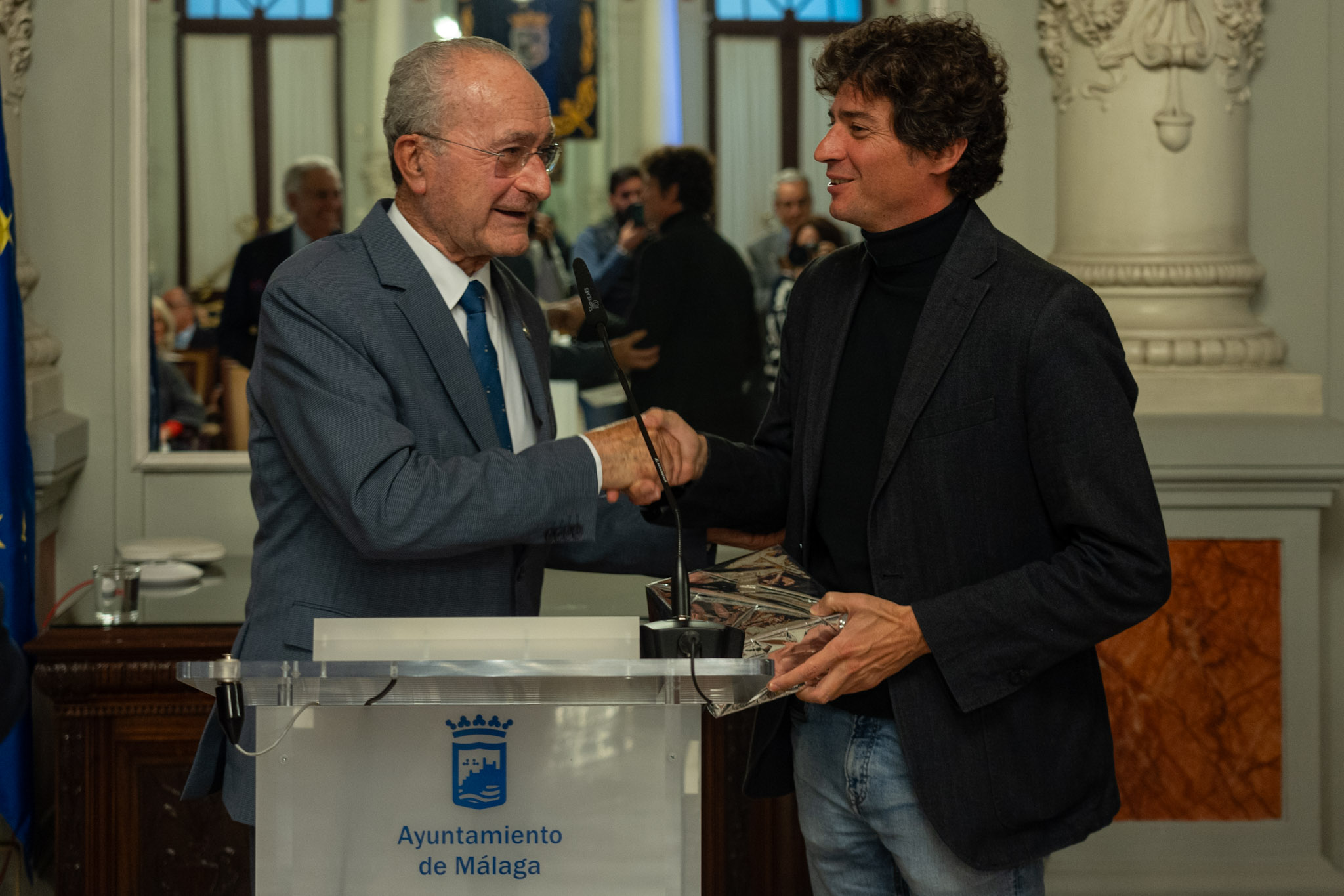 EL POETA Y PROFESOR CORDOBÉS JUAN ANTONIO BERNIER RECIBE EL XXXI PREMIO DE POESÍA MANUEL ALCÁNTARA (Abre en ventana nueva)