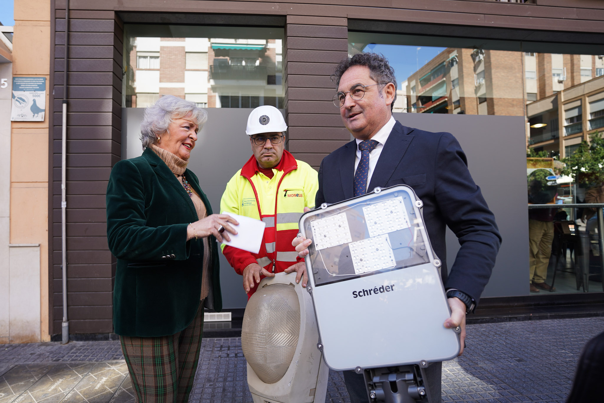 EL AYUNTAMIENTO PREVÉ CONCLUIR EL CAMBIO A LED DE LAS 67. ...
