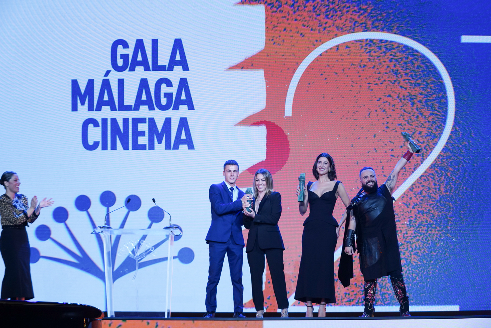 PRESENTALOS INTÉRPRETES CARLOS SCHOLZ Y STEPHANIE MAGNIN, Y EL CINEASTA RAFAEL ROBLES RAFATAL, PREMIADOS DE LA GALA MÁLAGA CINEMA  (Abre en ventana nueva)