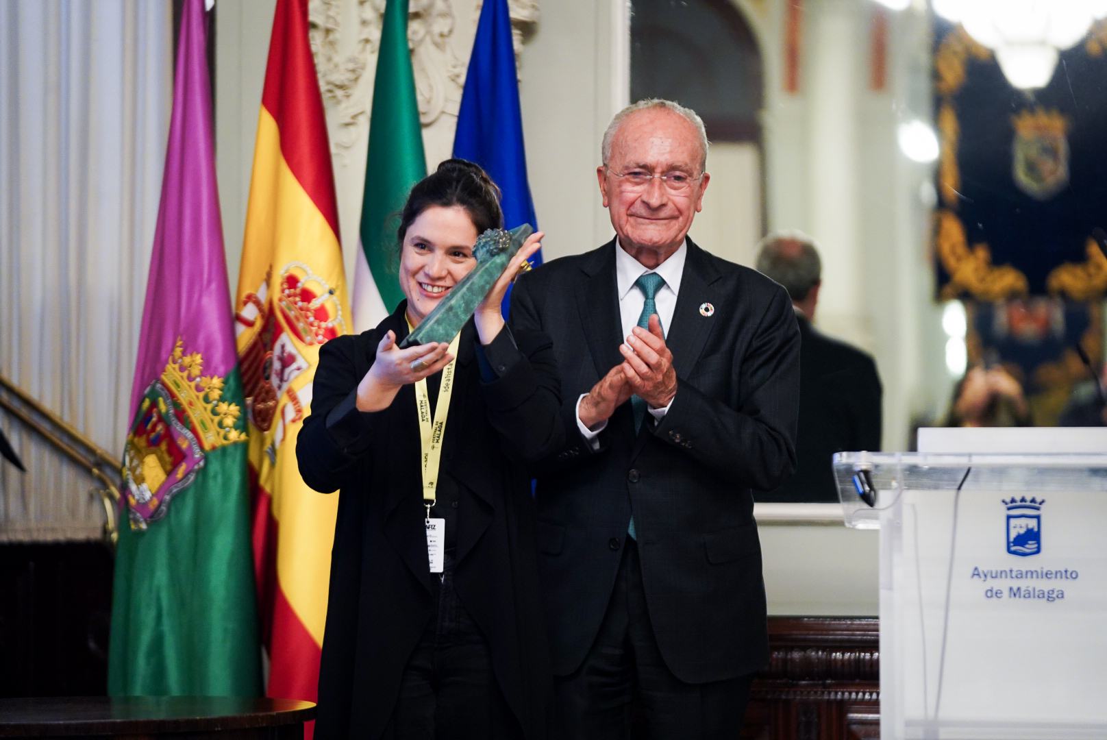  ACTO DE ENTREGA DE LA BIZNAGA DE PLATA A LA MINISTRA DE CULTURA DE PARAGUAY (Abre en ventana nueva)