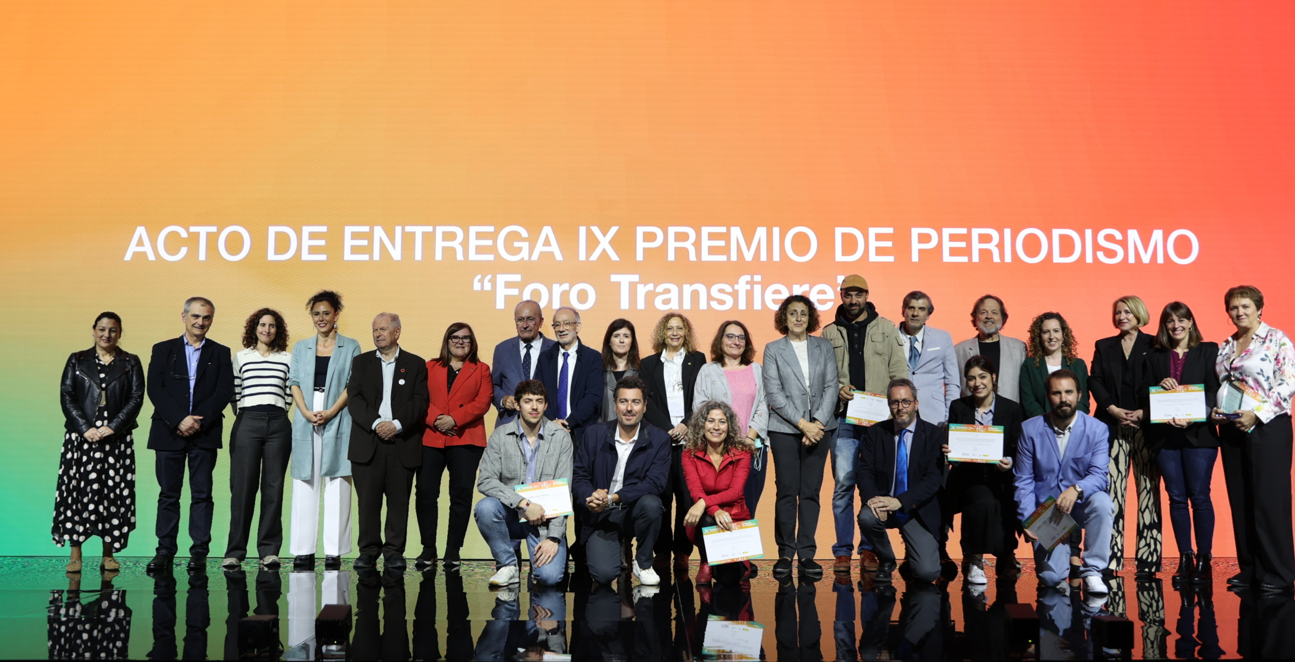 TRANSFIERE 2024 PREMIA LA TRAYECTORIA DE ENRIQUE COPERÍAS Y DISTINGUE TRABAJOS PERIODÍSTICOS ...