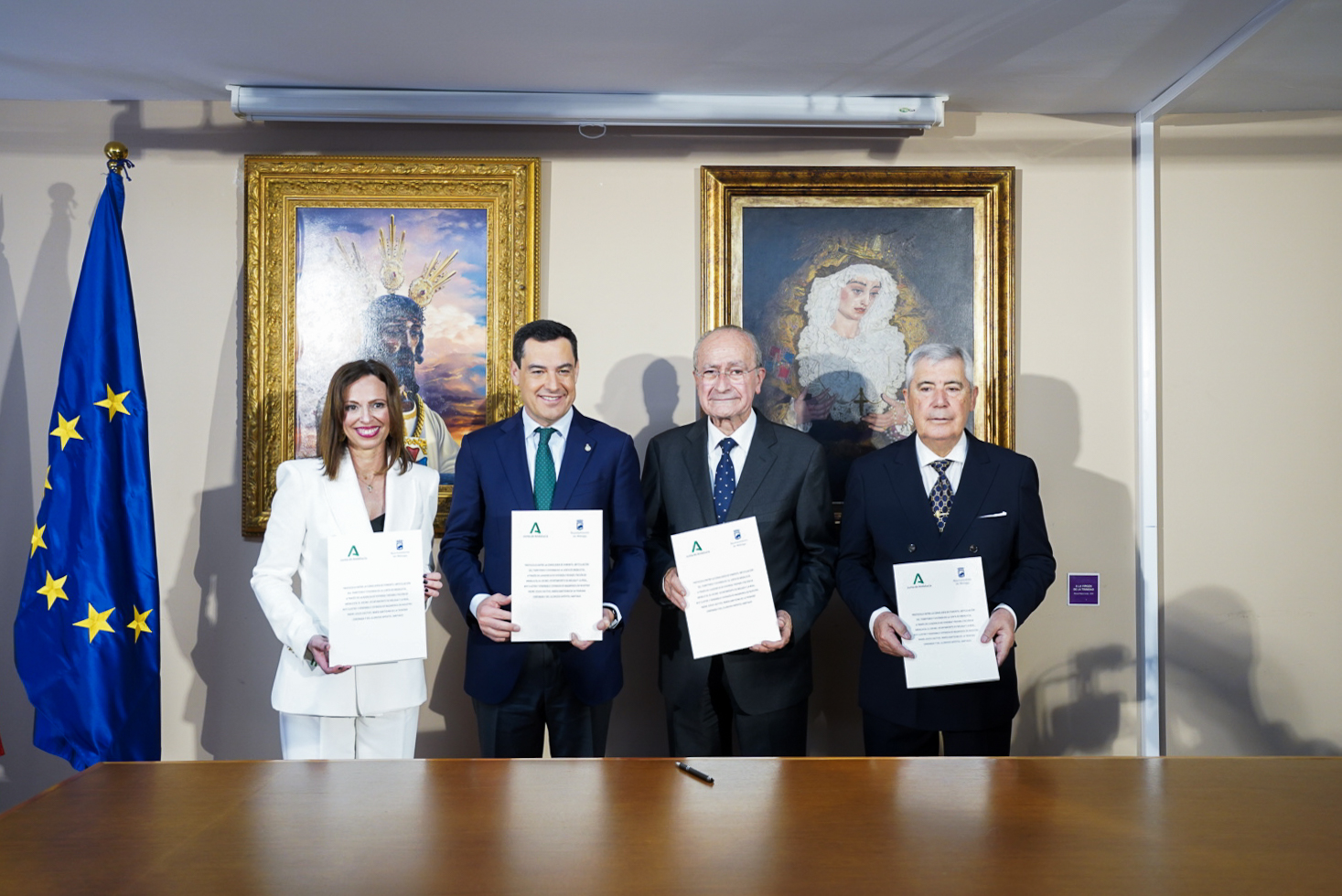 FIRMA DEL PROTOCOLO ENTRE EL AYUNTAMIENTO DE MÁLAGA, LA JUNTA DE ANDALUCÍA Y LA HERMANDAD DEL
 ...