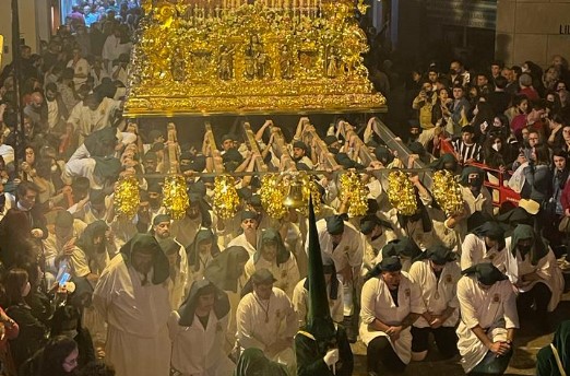 ¿Cómo prevenir las lesiones de las personas portadoras y costaleras en Semana Santa?