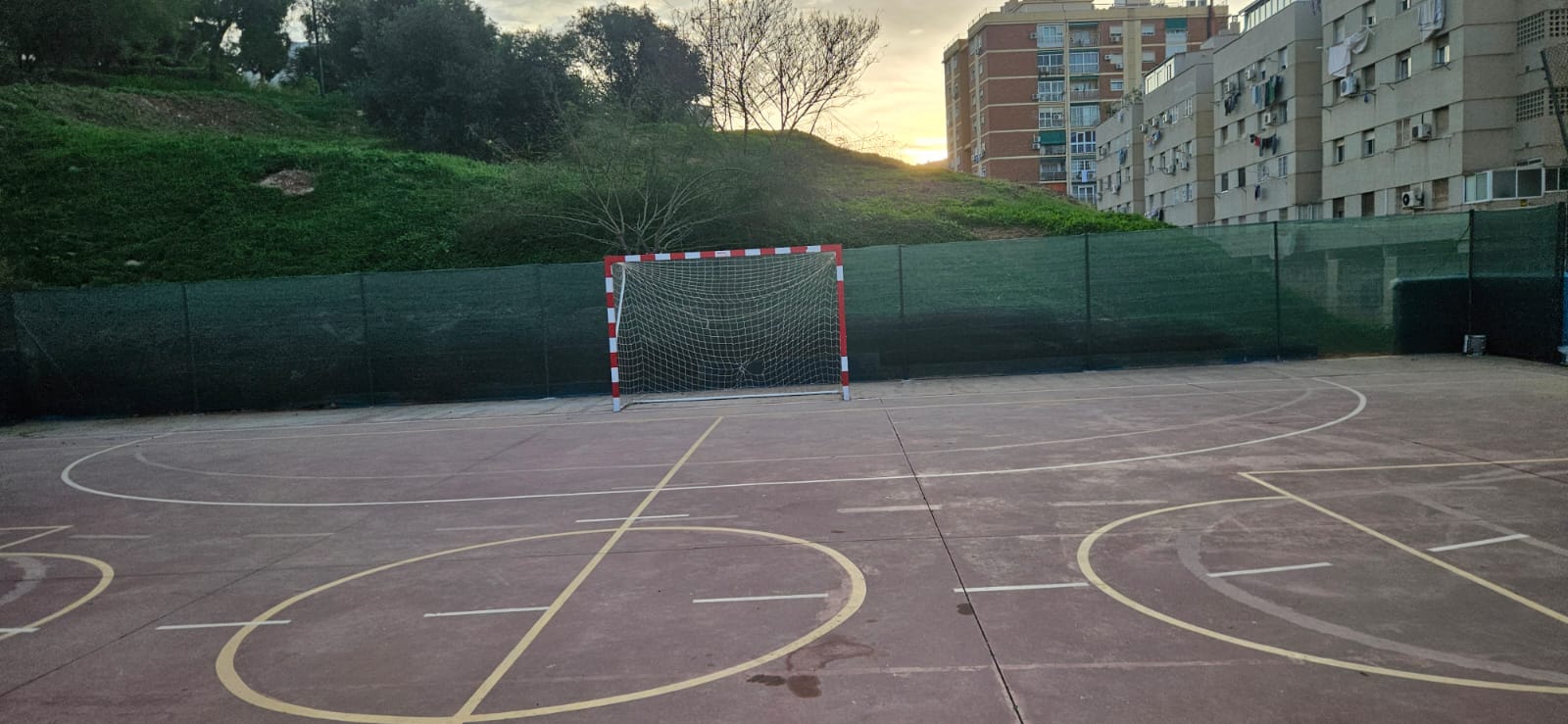 El Ayuntamiento mejorará las pistas deportivas de la avenida Manuel Gorría con diversas ...