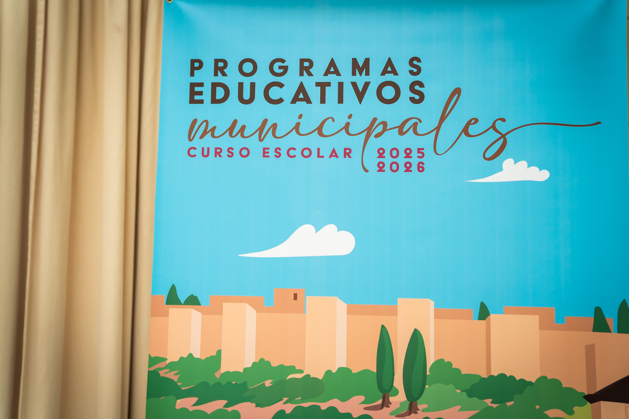 El Ayuntamiento presenta la oferta de los Programas Educativos Municipales con 142 actividades ...