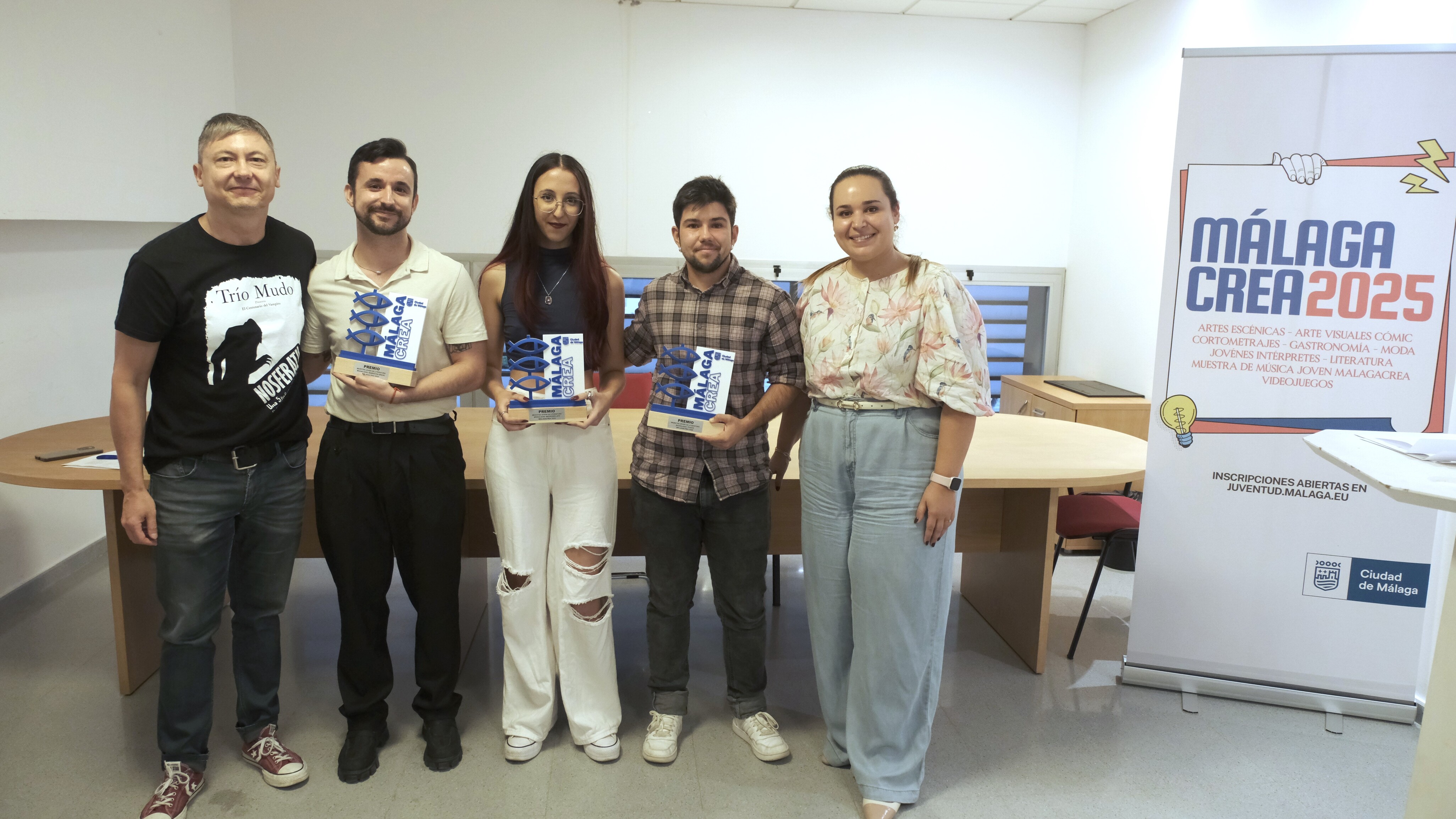 Pedro Francisco Domínguez, Benjamín Cristian Santiago y Lidia Mangas, ganadores de la Muestra Joven de Literatura ‘MálagaCrea’ 2025 (Abre en ventana nueva)