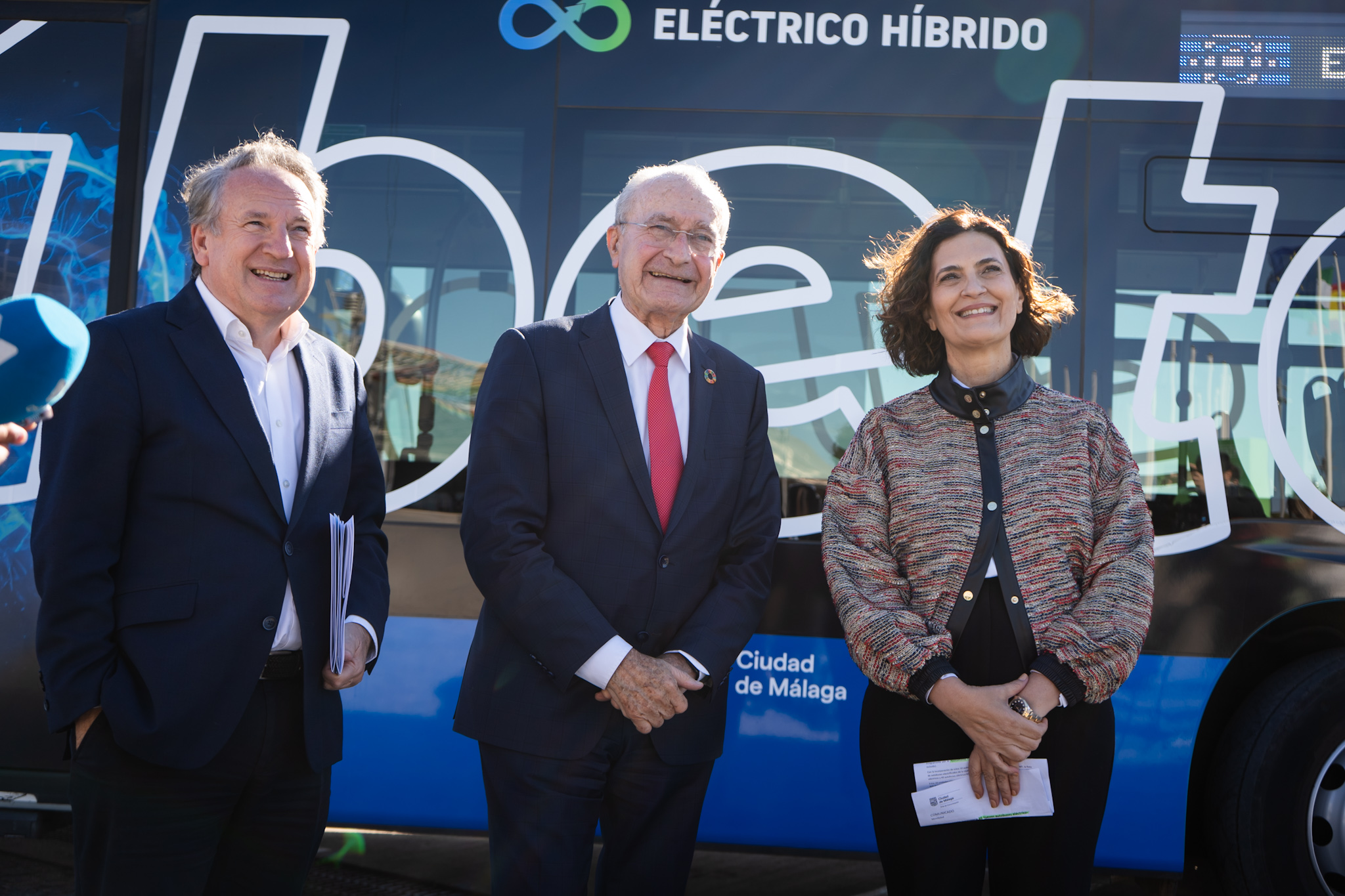 El Ayuntamiento incorpora 10 nuevos autobuses eléctrico-híbridos a la flota de la EMT (Abre en ventana nueva)