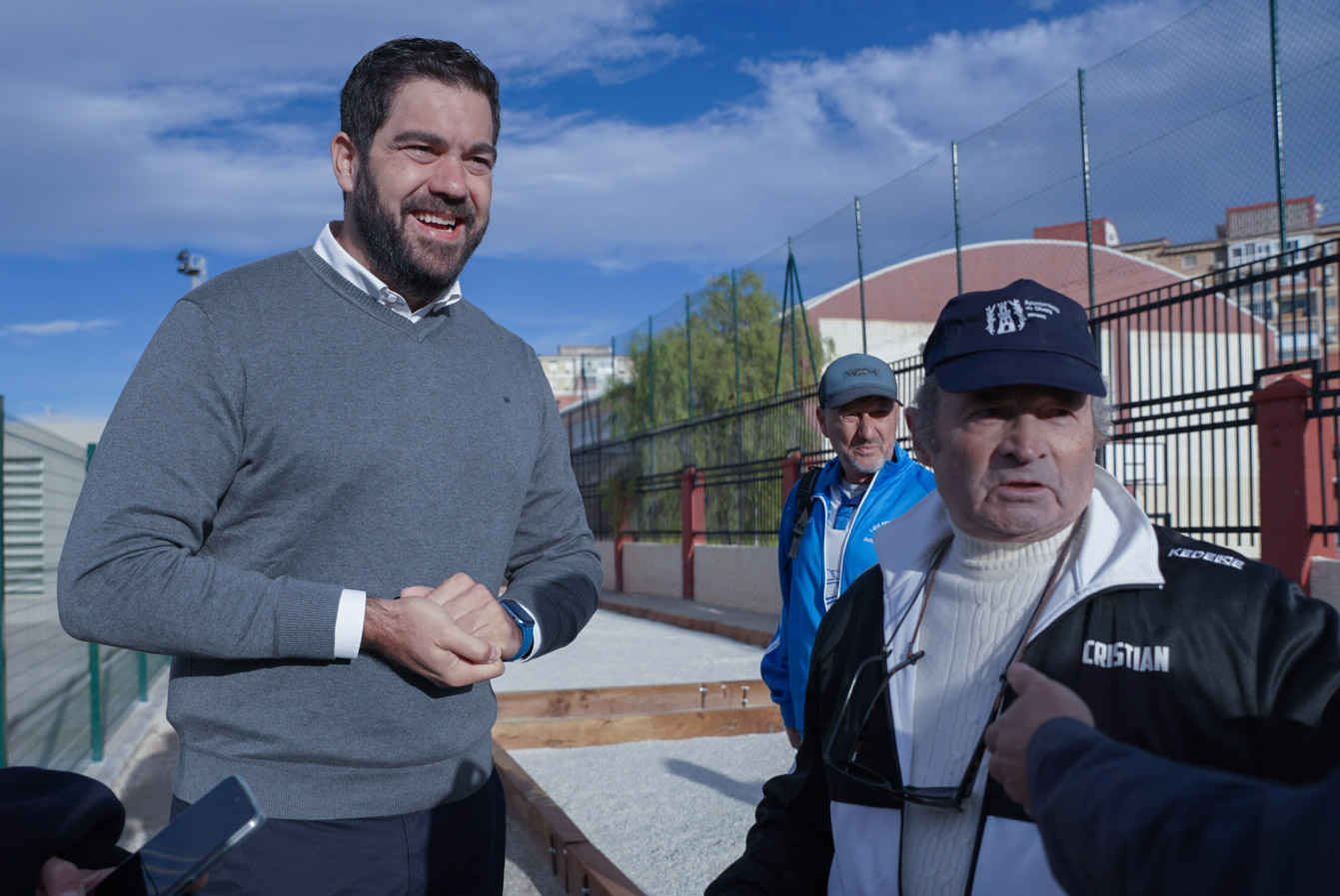 Entra en servicio una nueva pista de petanca en el campo de fútbol Roma Luz - Guadaljaire en el ...