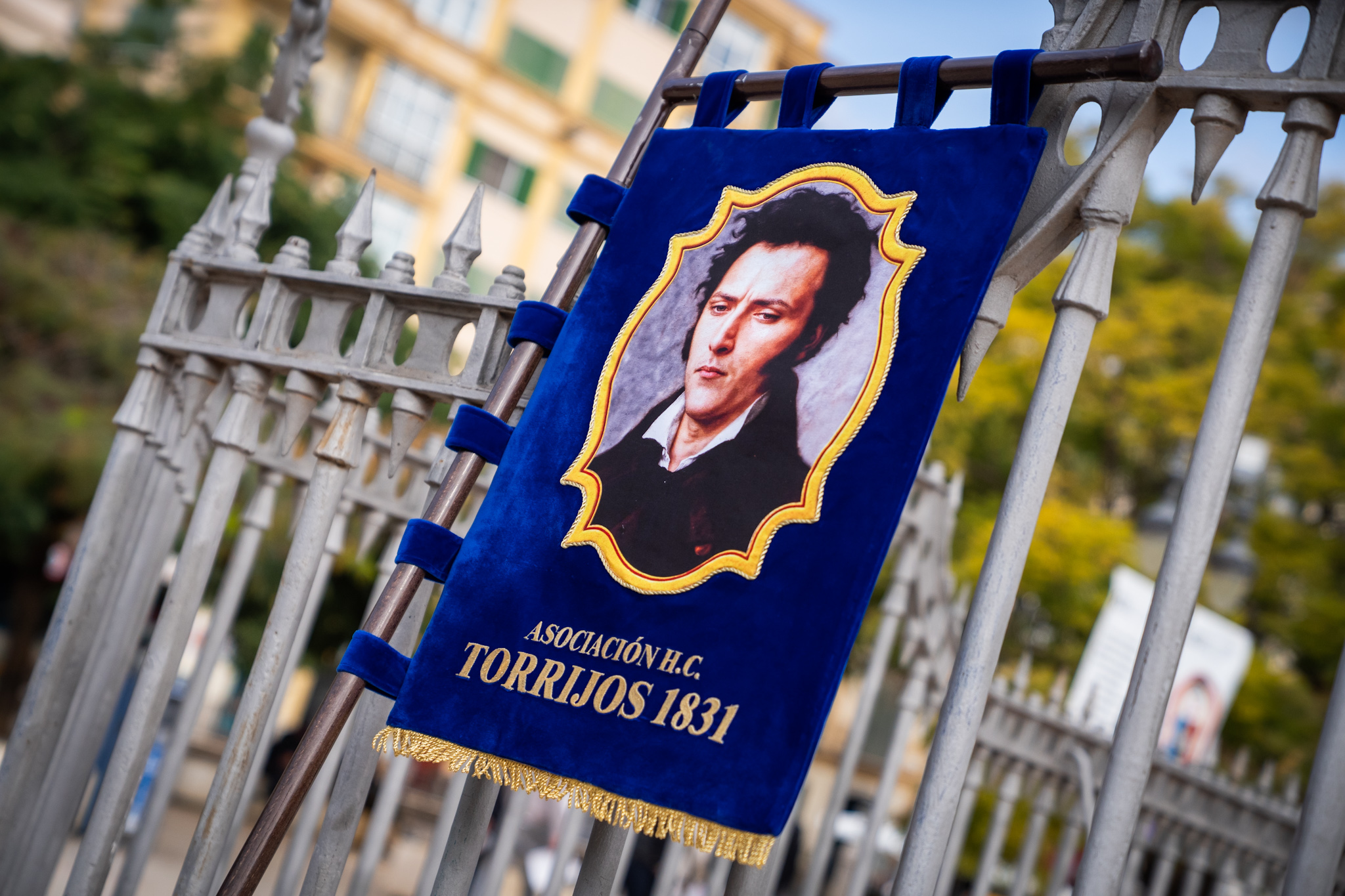 Ofrenda floral ante el monumento a Torrijos