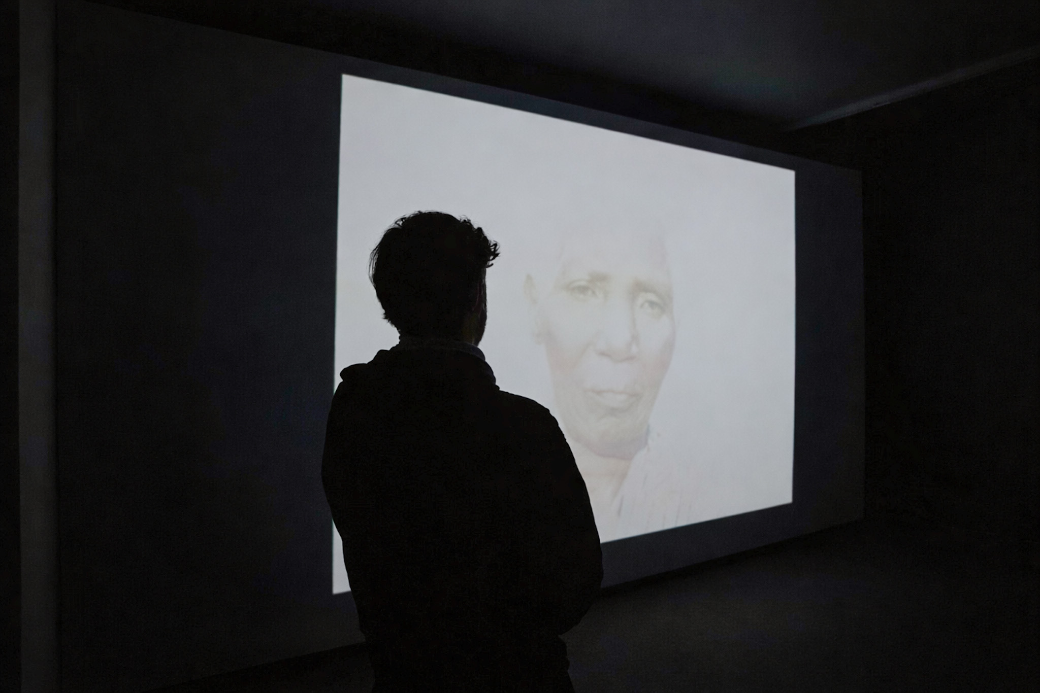 MUCAC La Coracha proyecta la obra ‘Epilogue’ del artista chileno Alfredo Jaar