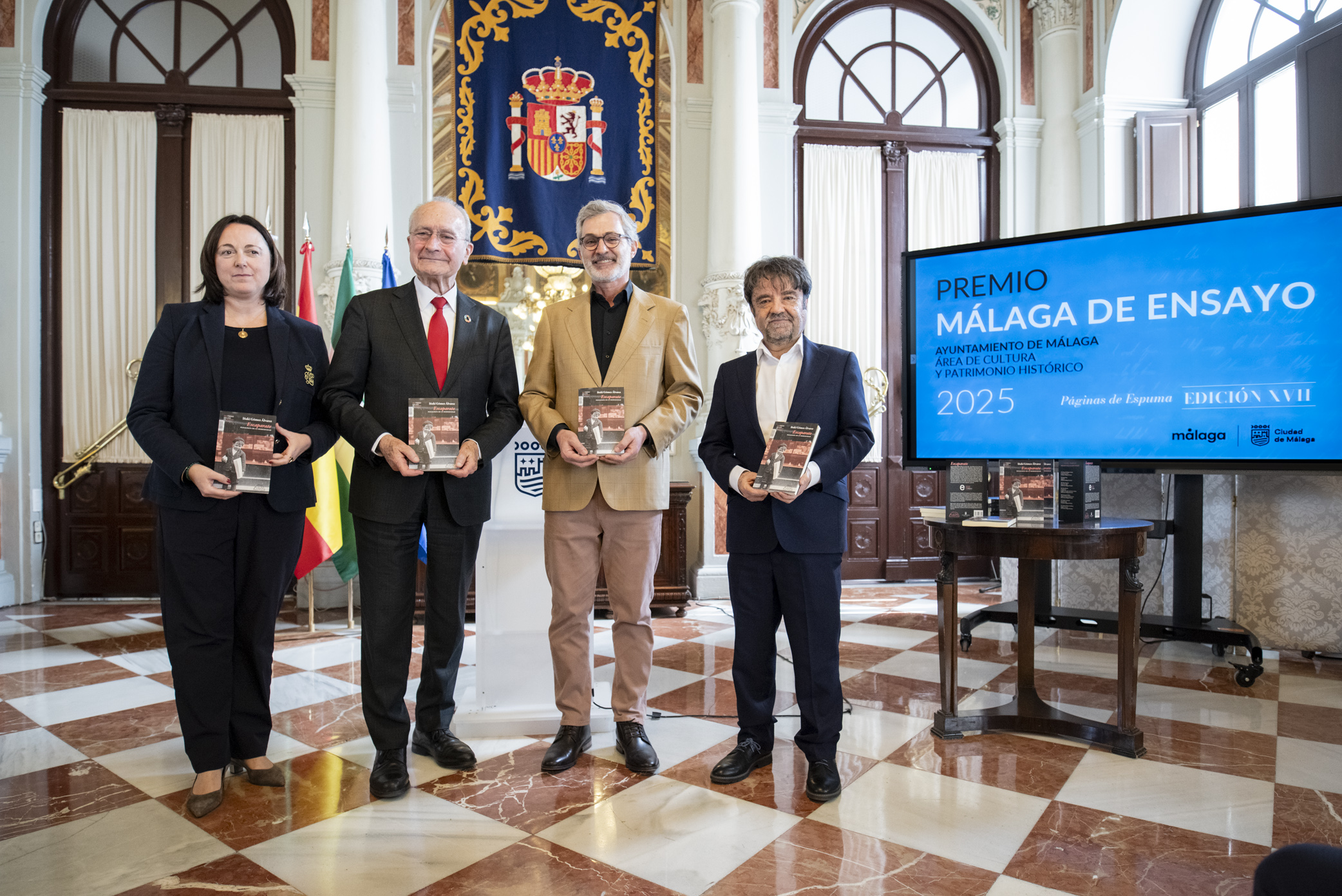 El Ayuntamiento acoge la presentación de ‘Escaparate. Pedagogía de la modernidad’ de Iñaki Gómez
Álvarez, obra ganadora del XVII Premio Málaga de Ensayo