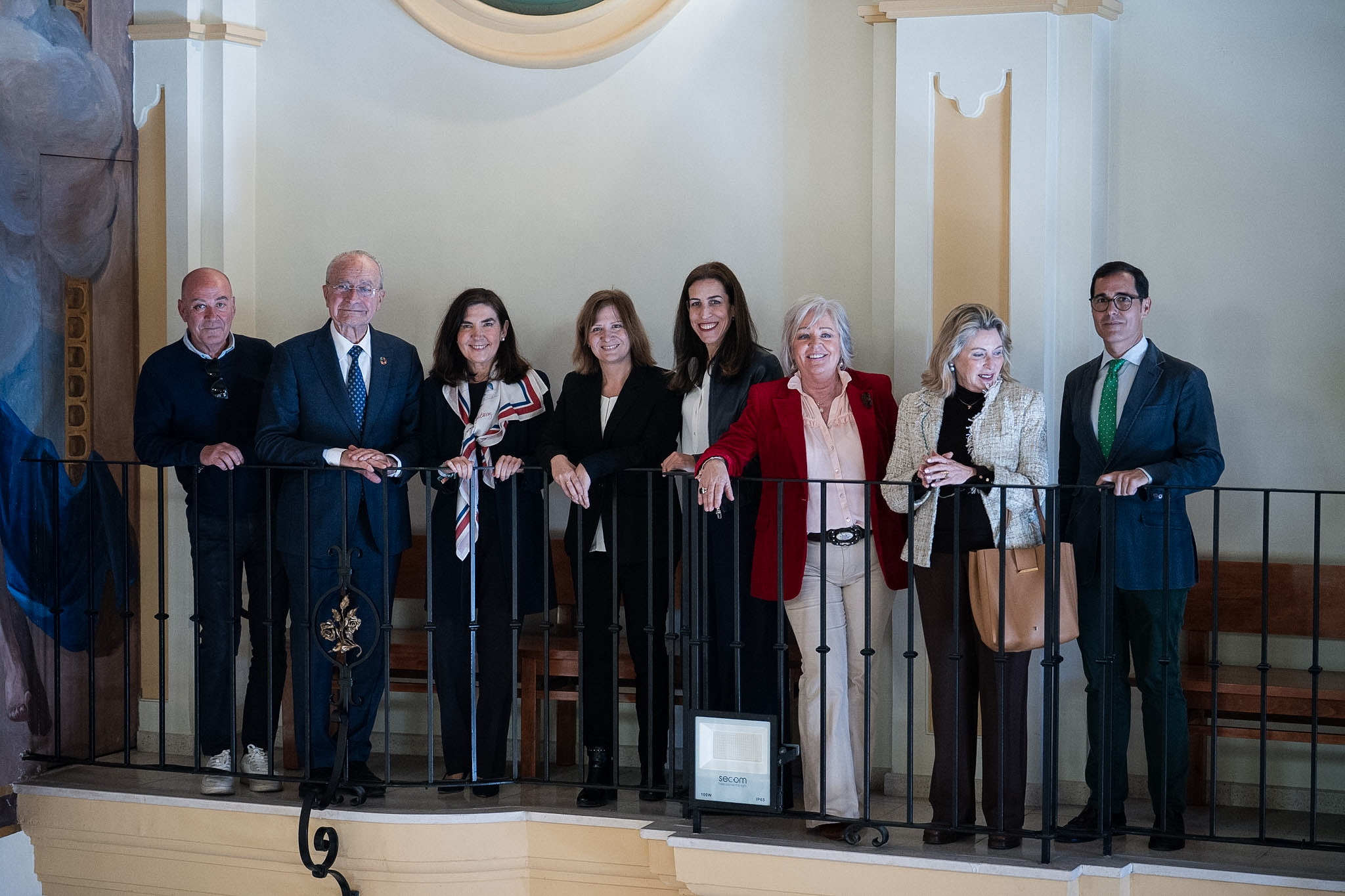 La Virgen de las Penas volverá a lucir un año más un manto elaborado con flores naturales por ...