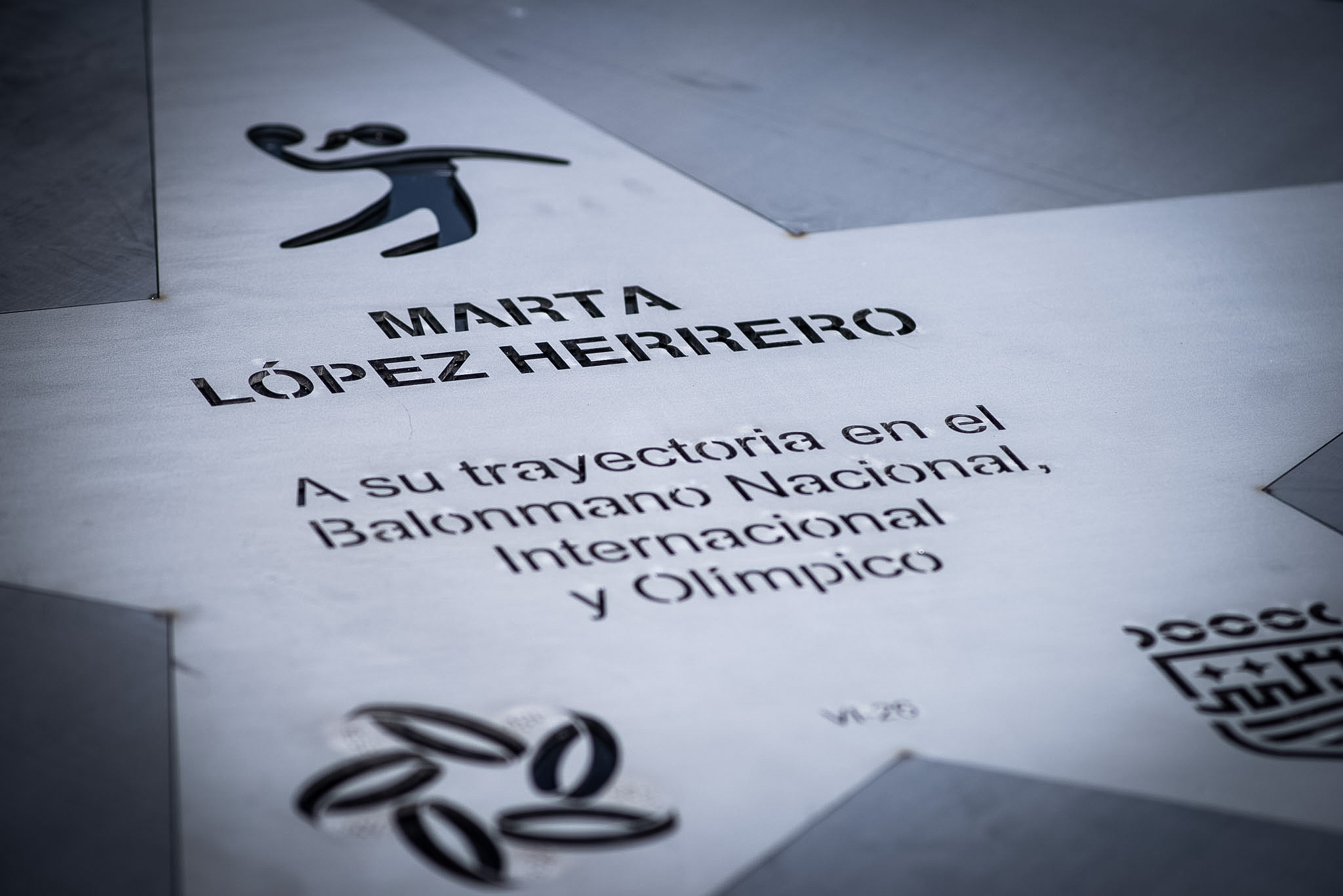 El Ayuntamiento concede a la jugadora de balonmano Marta López Herrero la estrella al mérito ...