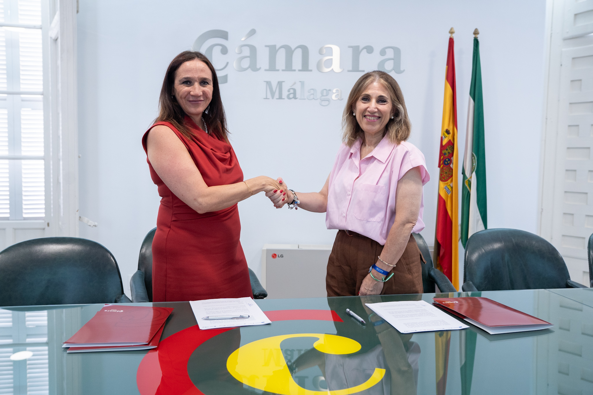 El Ayuntamiento y la Cámara de Comercio destinan 225. ...