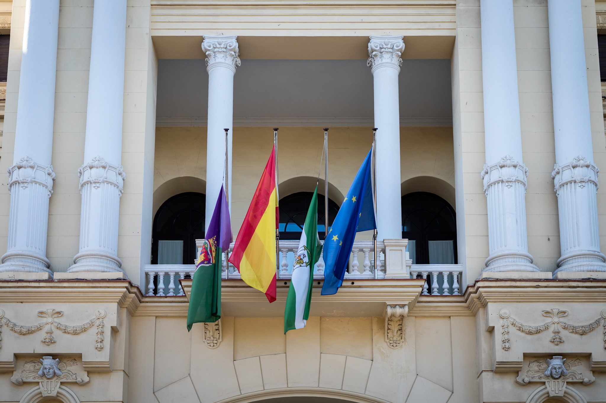 Banderas del Ayuntamiento a media asta